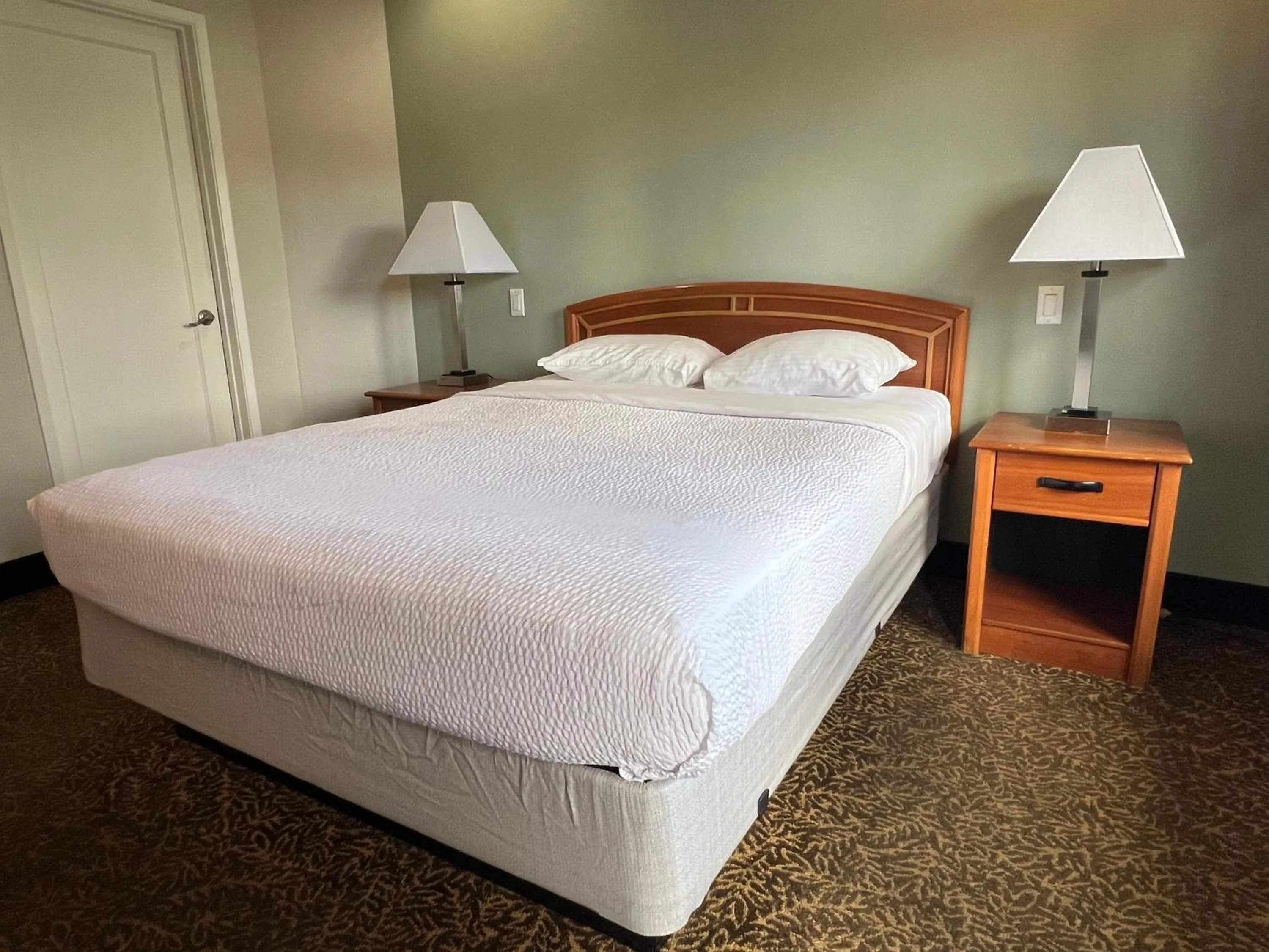 Bed in Hotel Parmani Near Stanford University