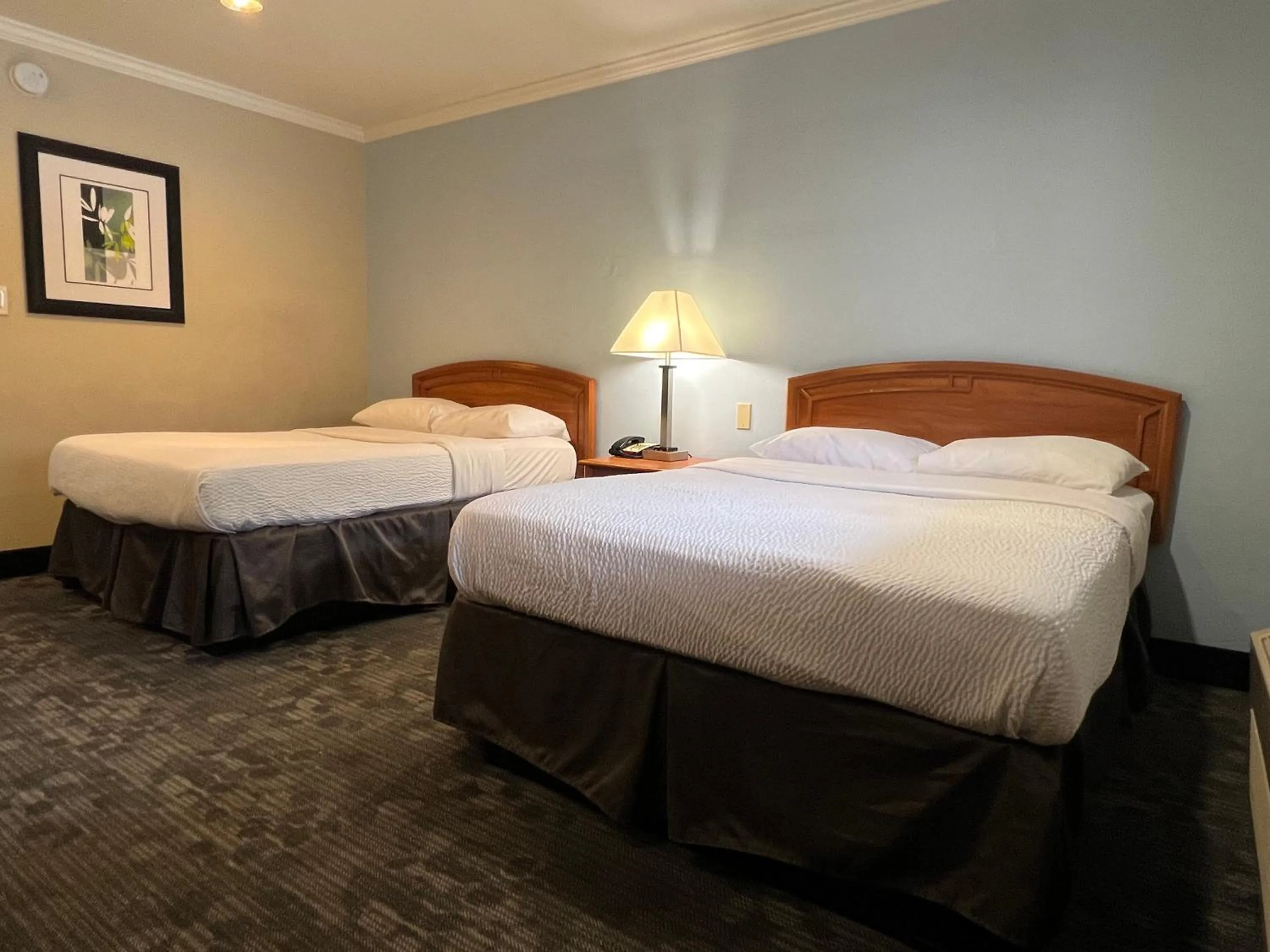 Bed in Hotel Parmani Near Stanford University