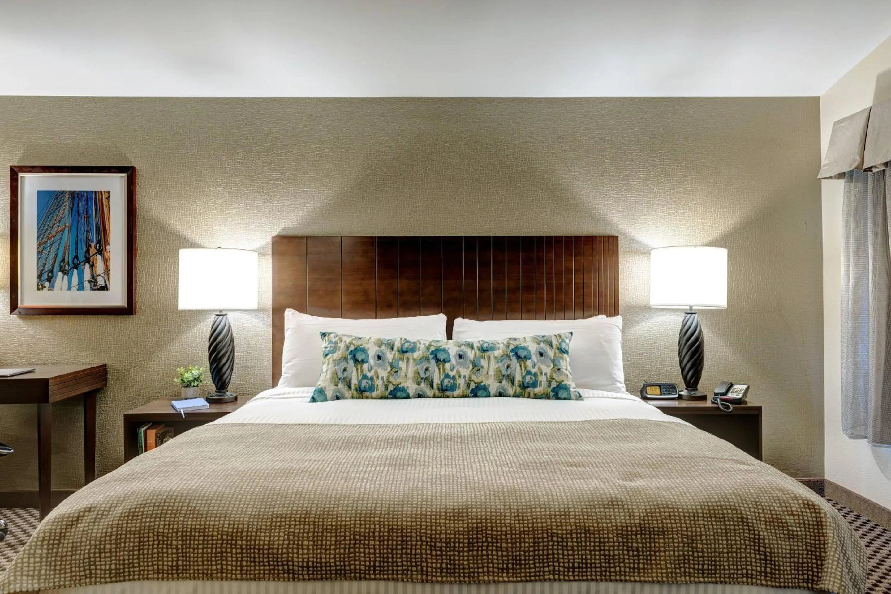 Bedroom, Bed in Garrison Hotel & Suites Dover-Portsmouth, an Ascend Collection Hotel