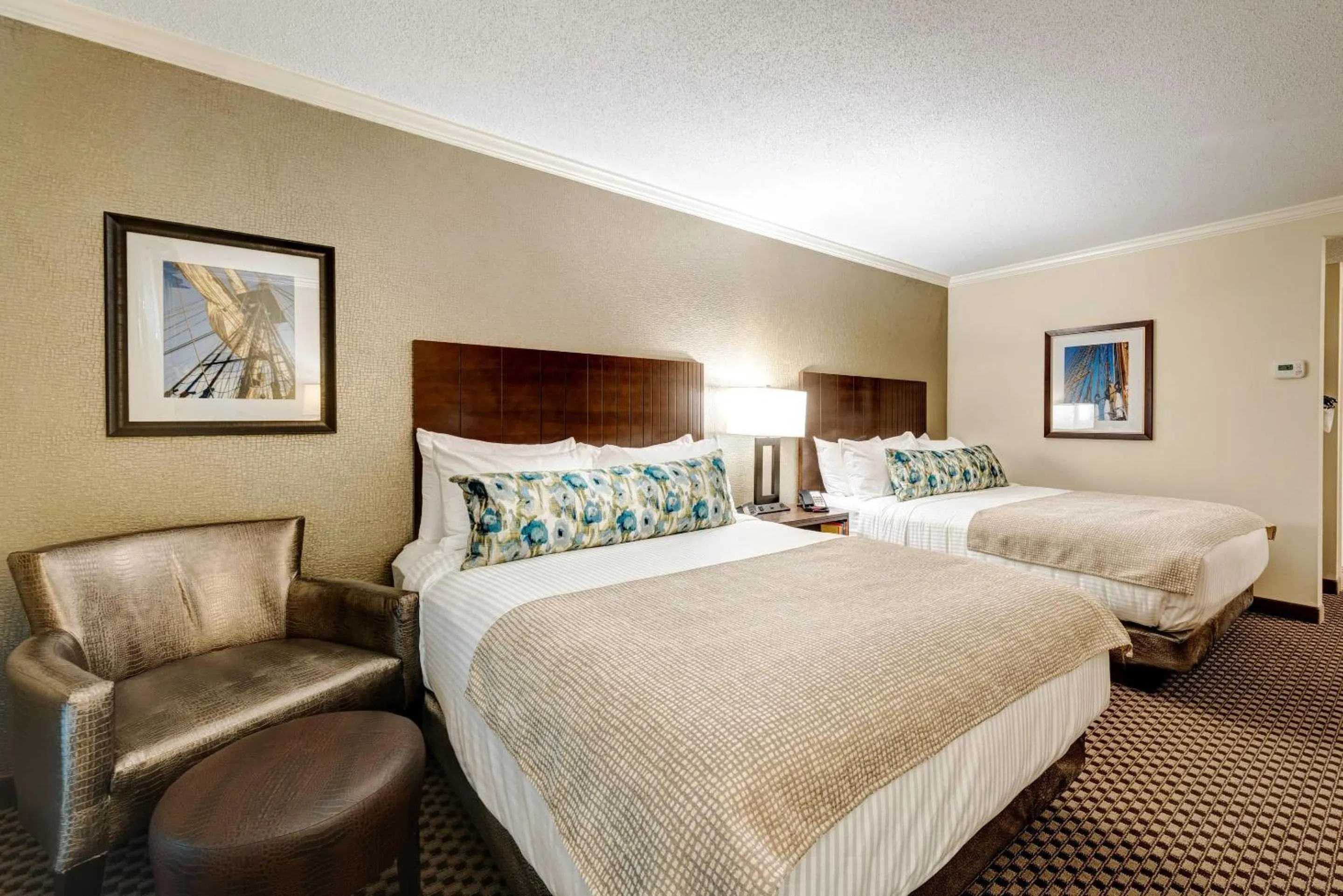 Bedroom, Bed in Garrison Hotel & Suites Dover-Portsmouth, an Ascend Collection Hotel