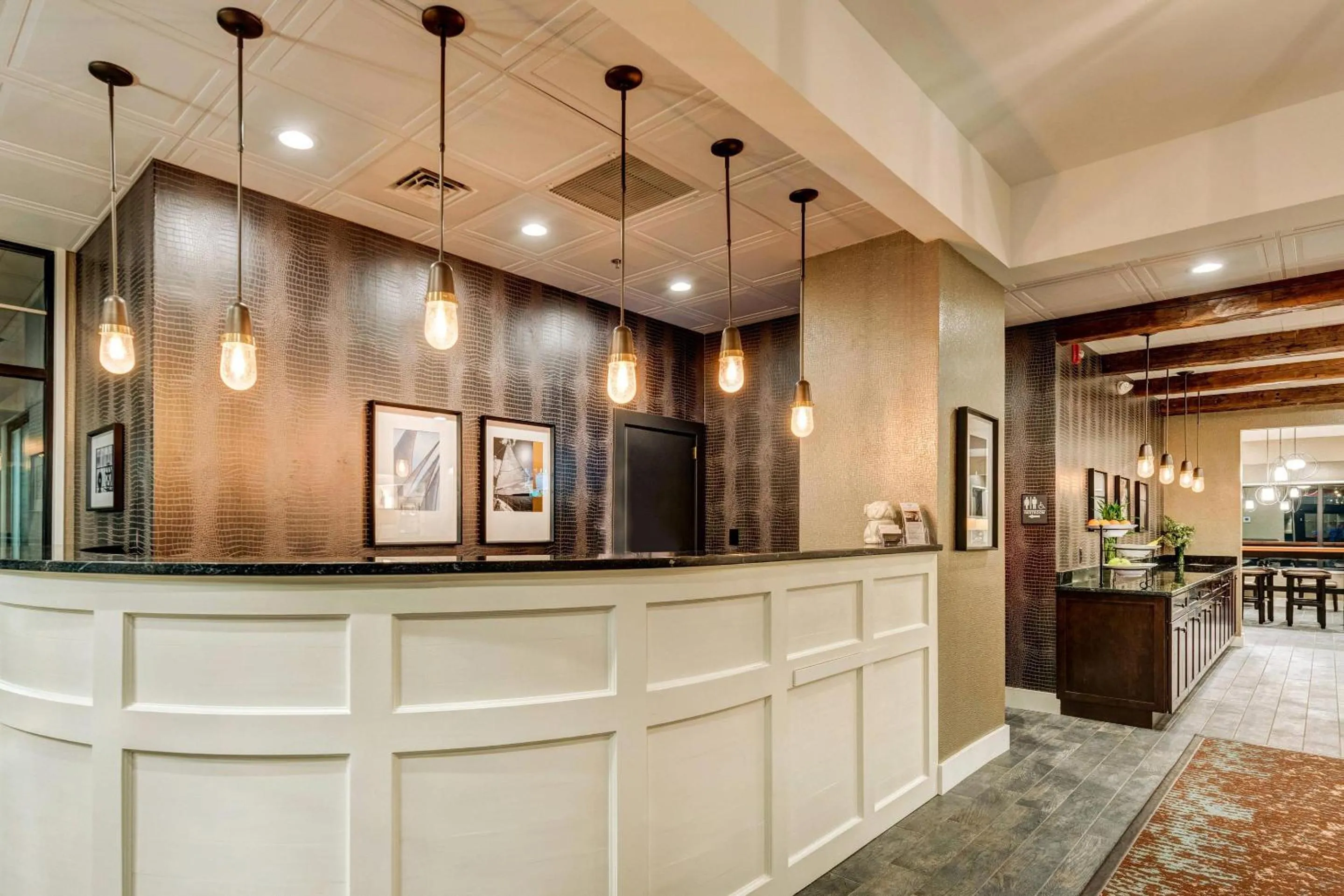 Lobby or reception in Garrison Hotel & Suites Dover-Portsmouth, an Ascend Collection Hotel