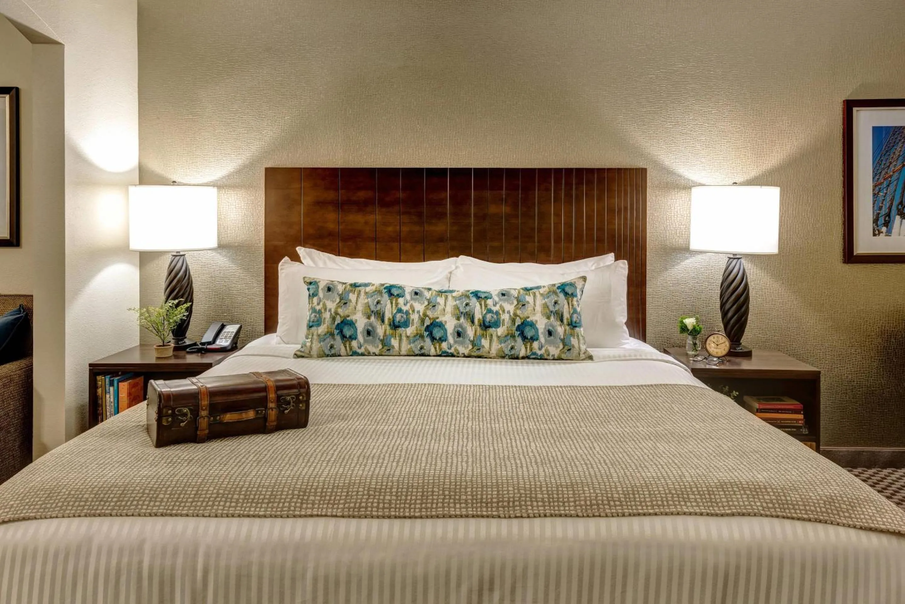 Bedroom, Bed in Garrison Hotel & Suites Dover-Portsmouth, an Ascend Collection Hotel