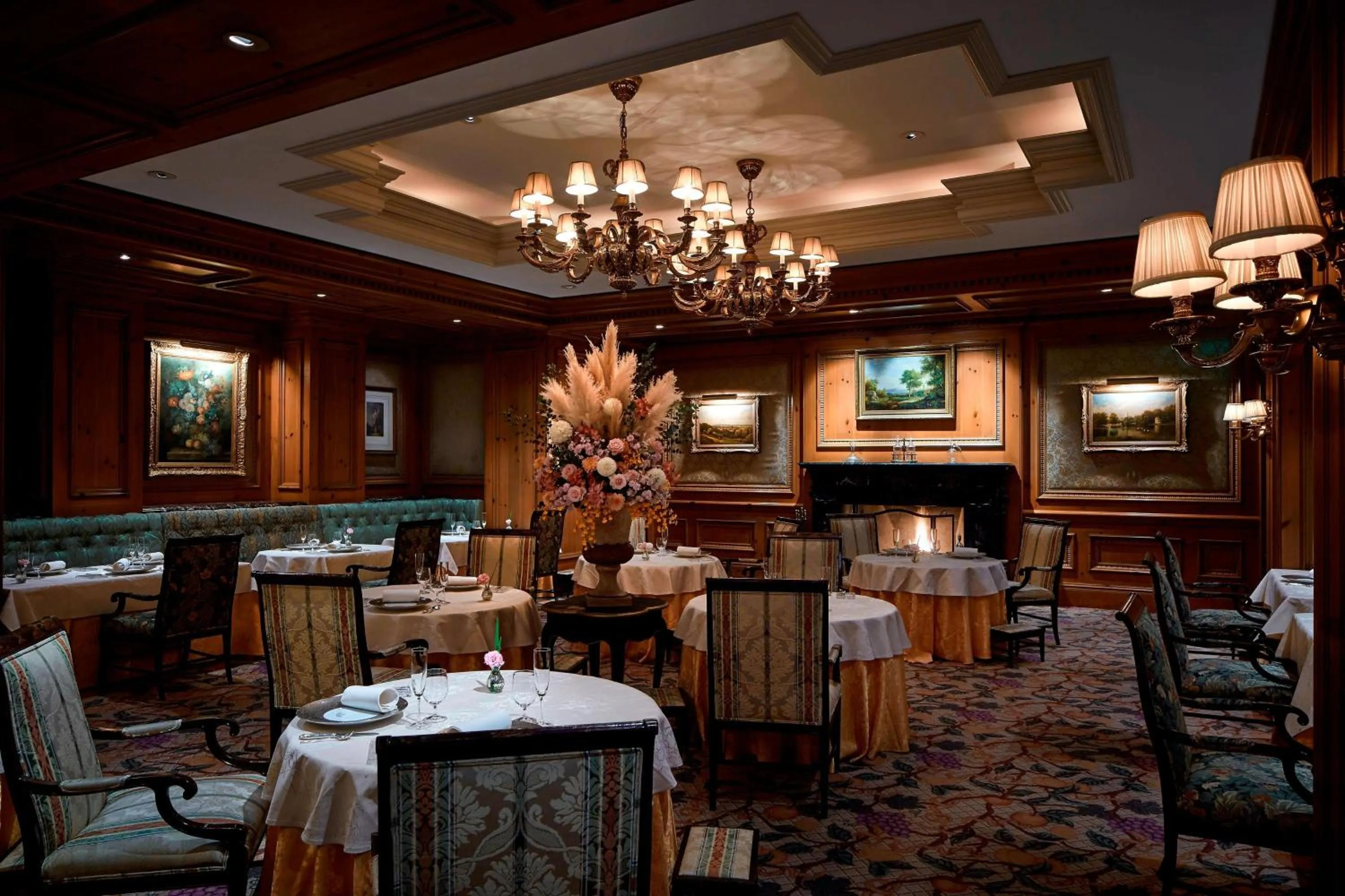 Restaurant/places to eat in The Ritz-Carlton Osaka