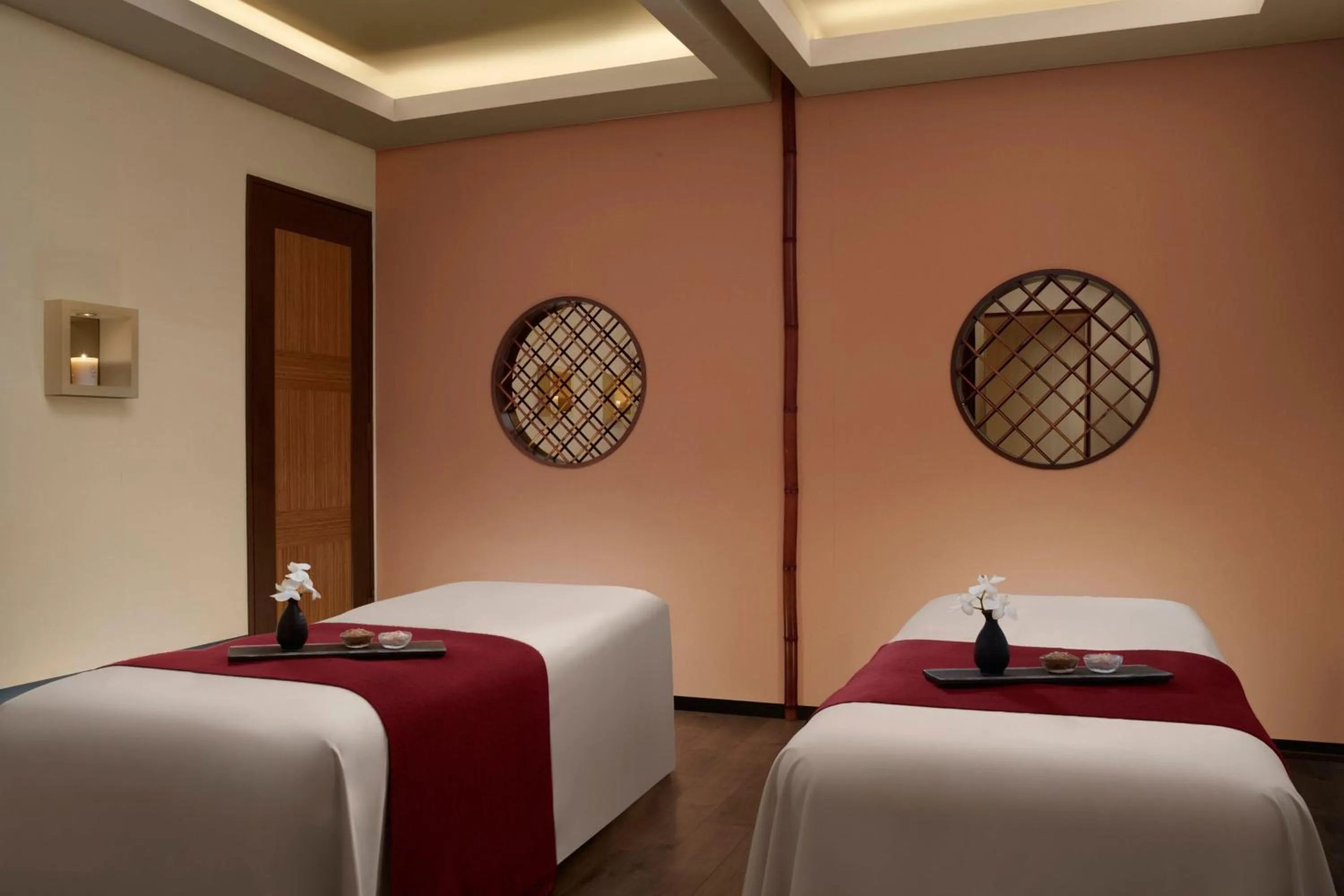 Spa and wellness centre/facilities, Bed in The Ritz-Carlton Osaka