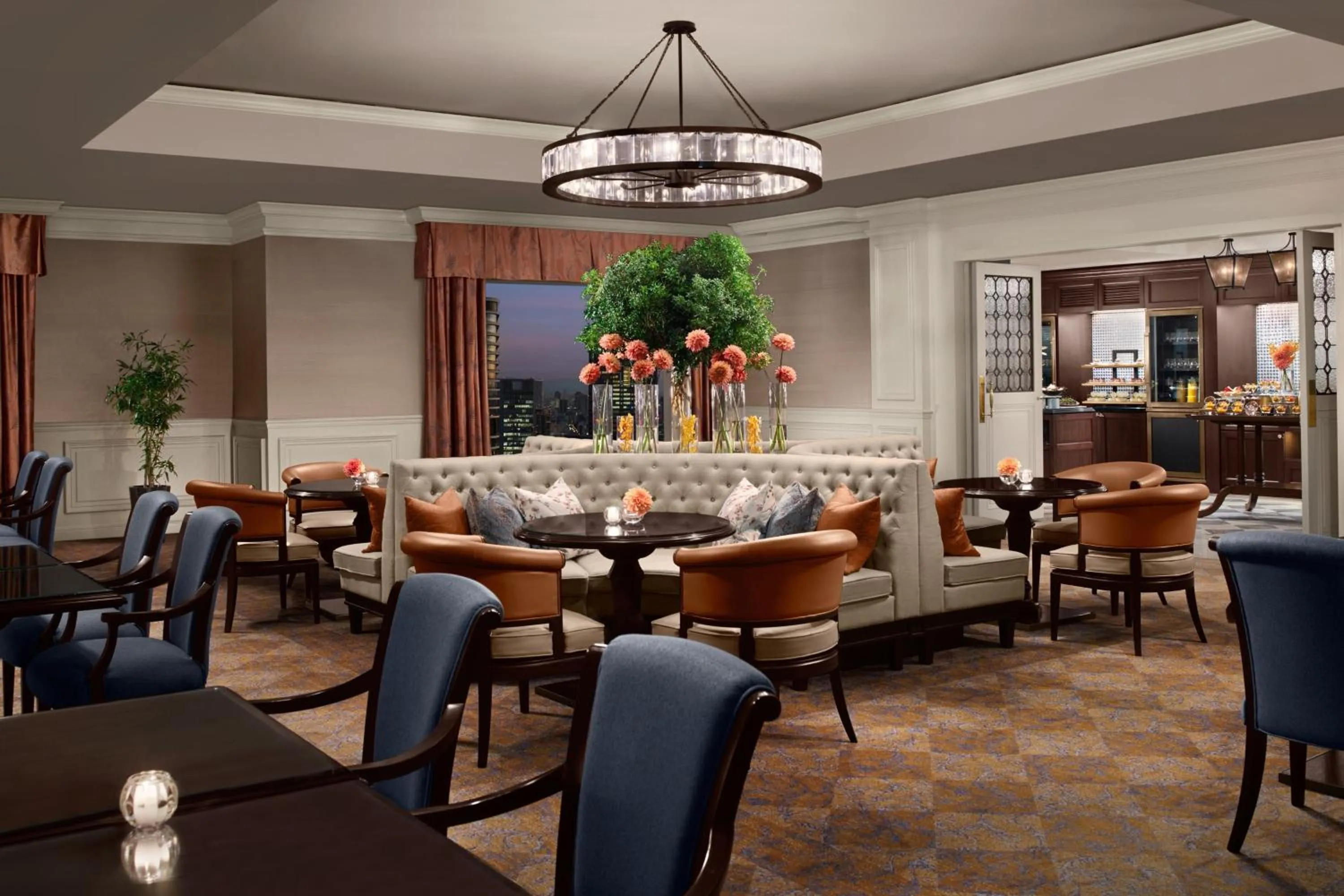 Lounge or bar in The Ritz-Carlton Osaka