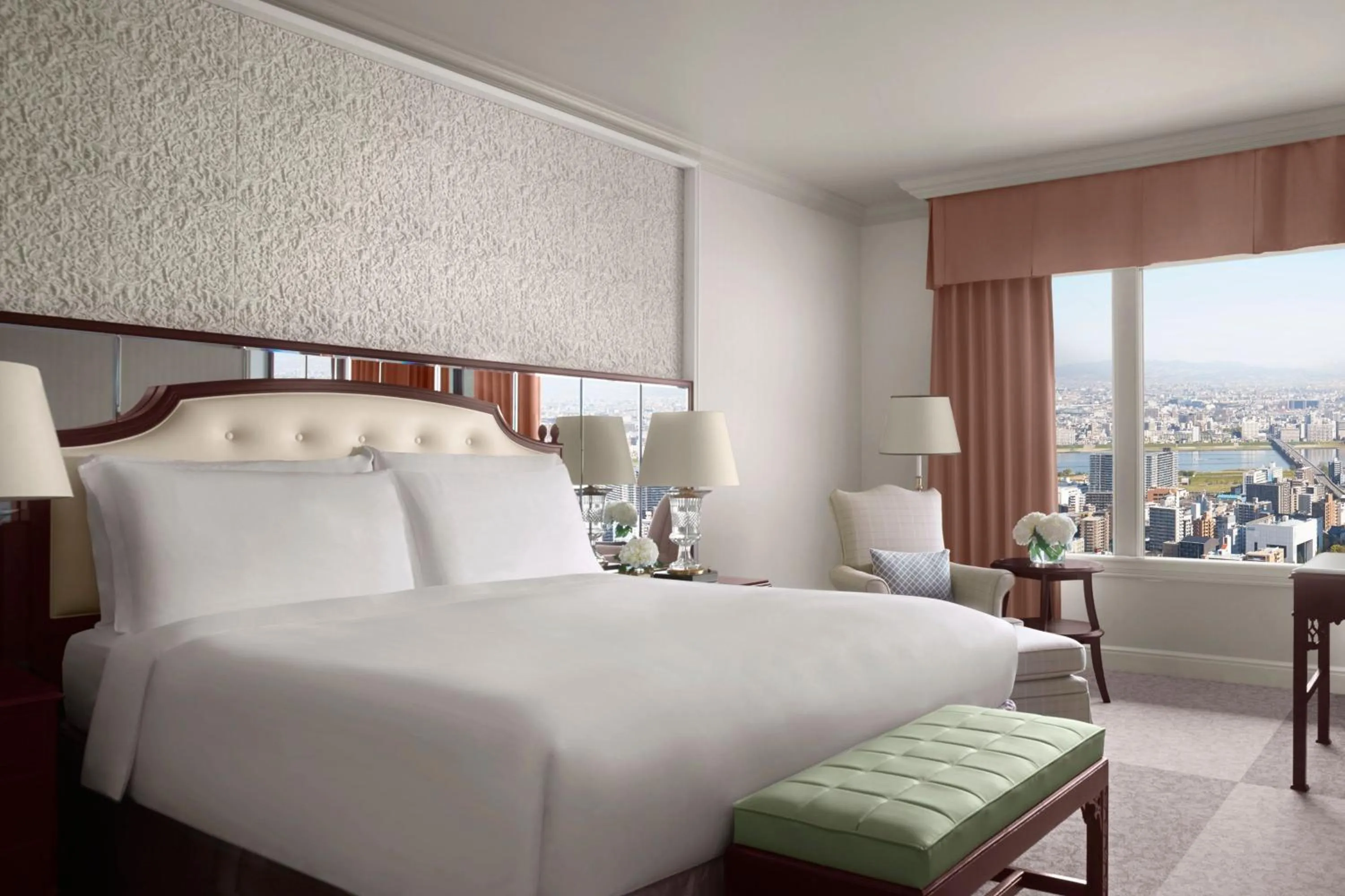 Photo of the whole room, Bed in The Ritz-Carlton Osaka