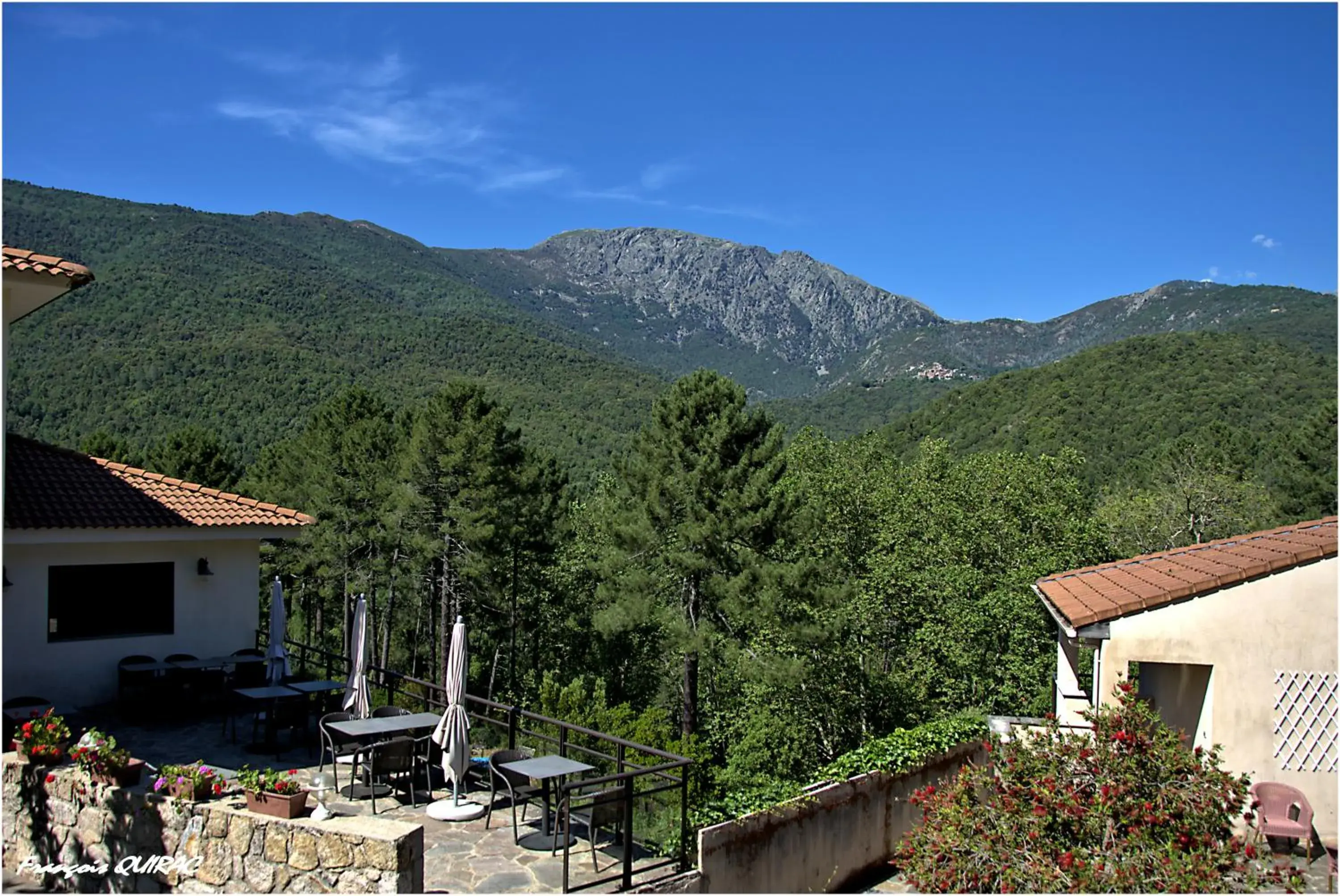 Property building in Auberge des Deux Sorru Property building in Auberge des Deux Sorru