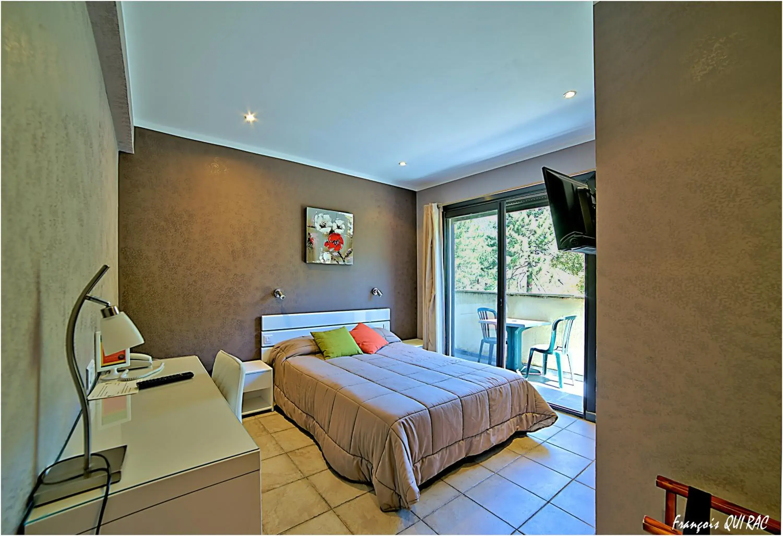 Photo of the whole room, Bed in Auberge des Deux Sorru Photo of the whole room, Bed in Auberge des Deux Sorru