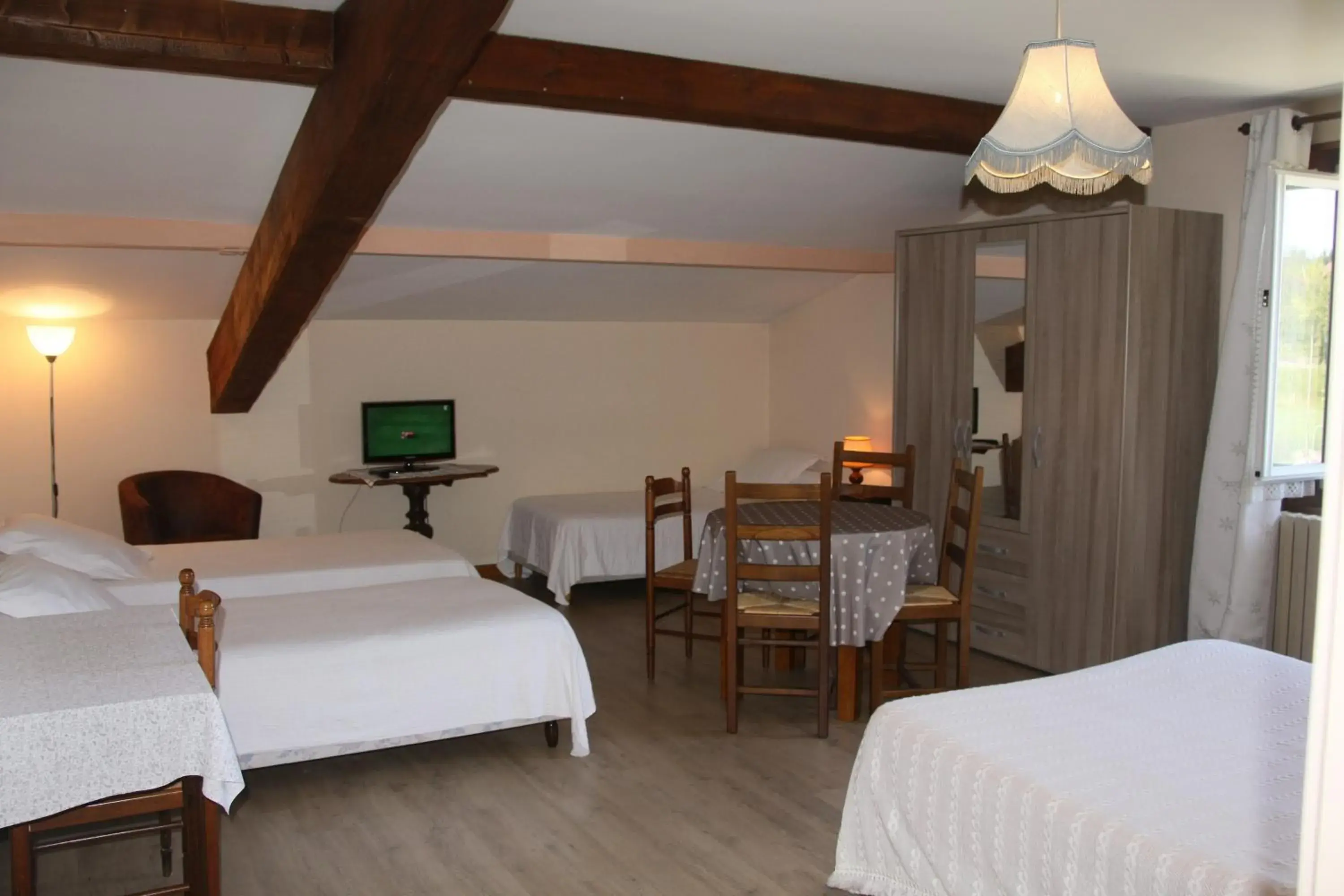Quadruple Room in Bon-Séjour Quadruple Room in Bon-Séjour