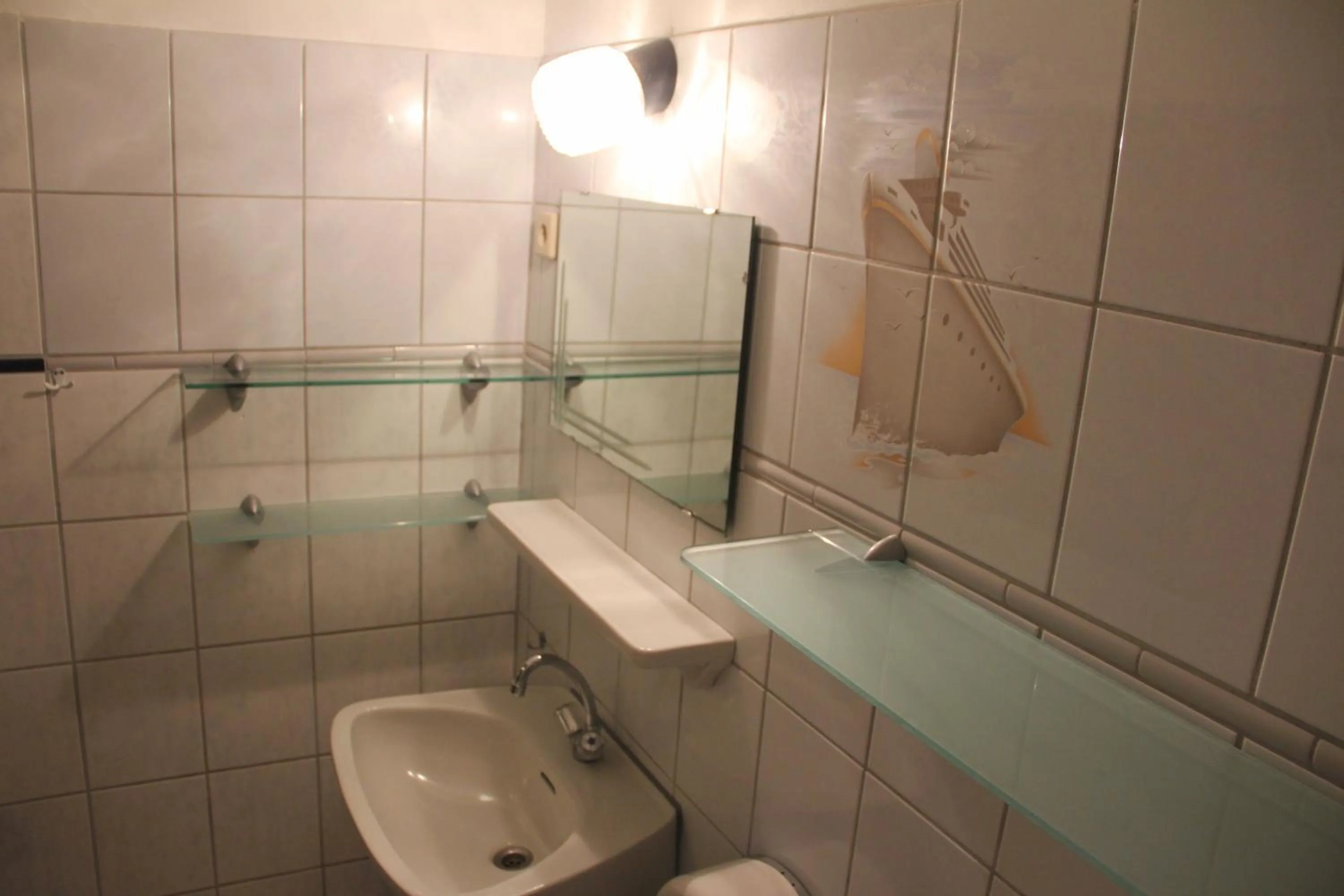 Bathroom in Buch-Ein-Bett Hostel
