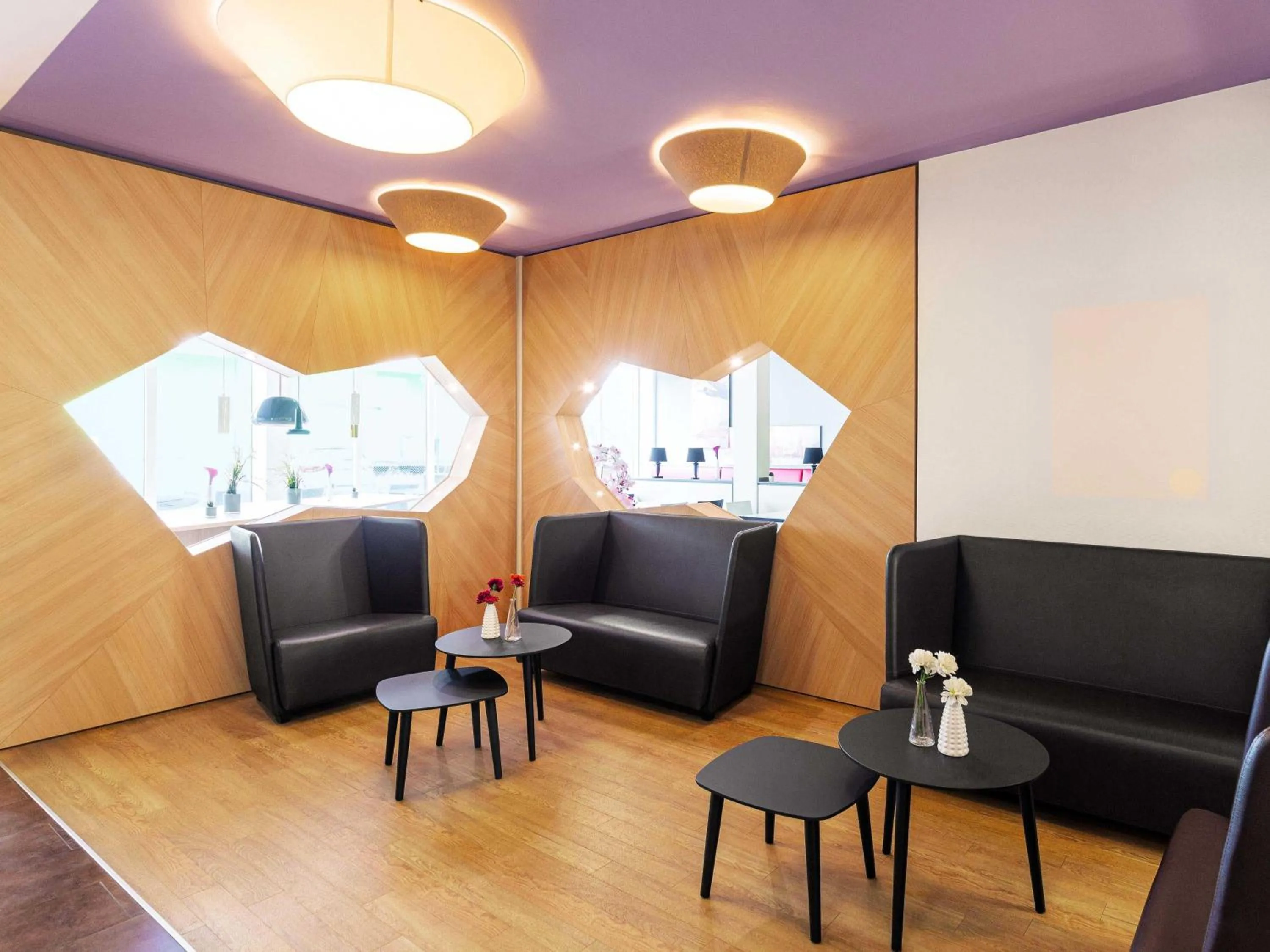 Lobby or reception in B&B Hotel Düsseldorf-Airport