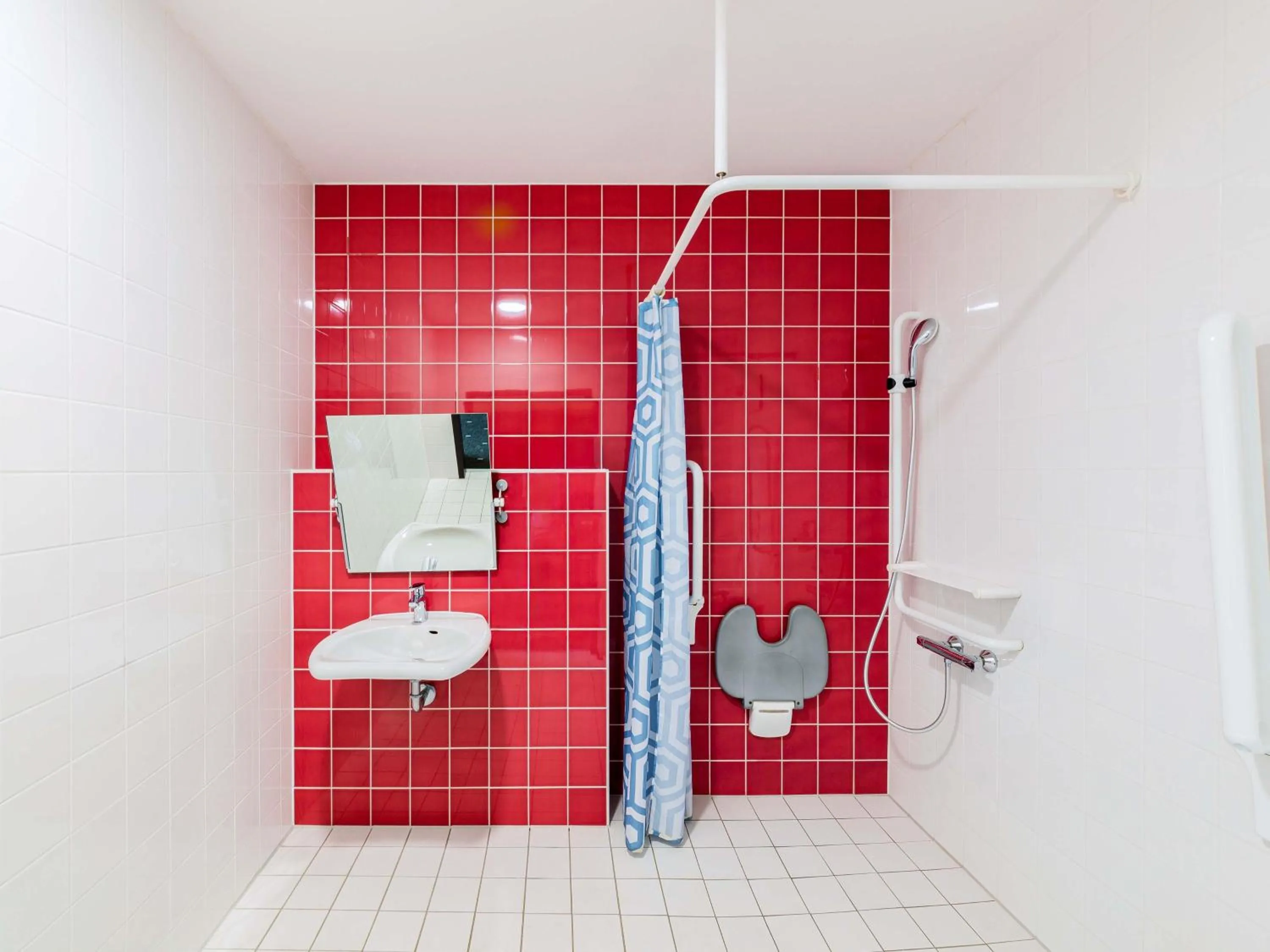 Bathroom in B&B Hotel Düsseldorf-Airport