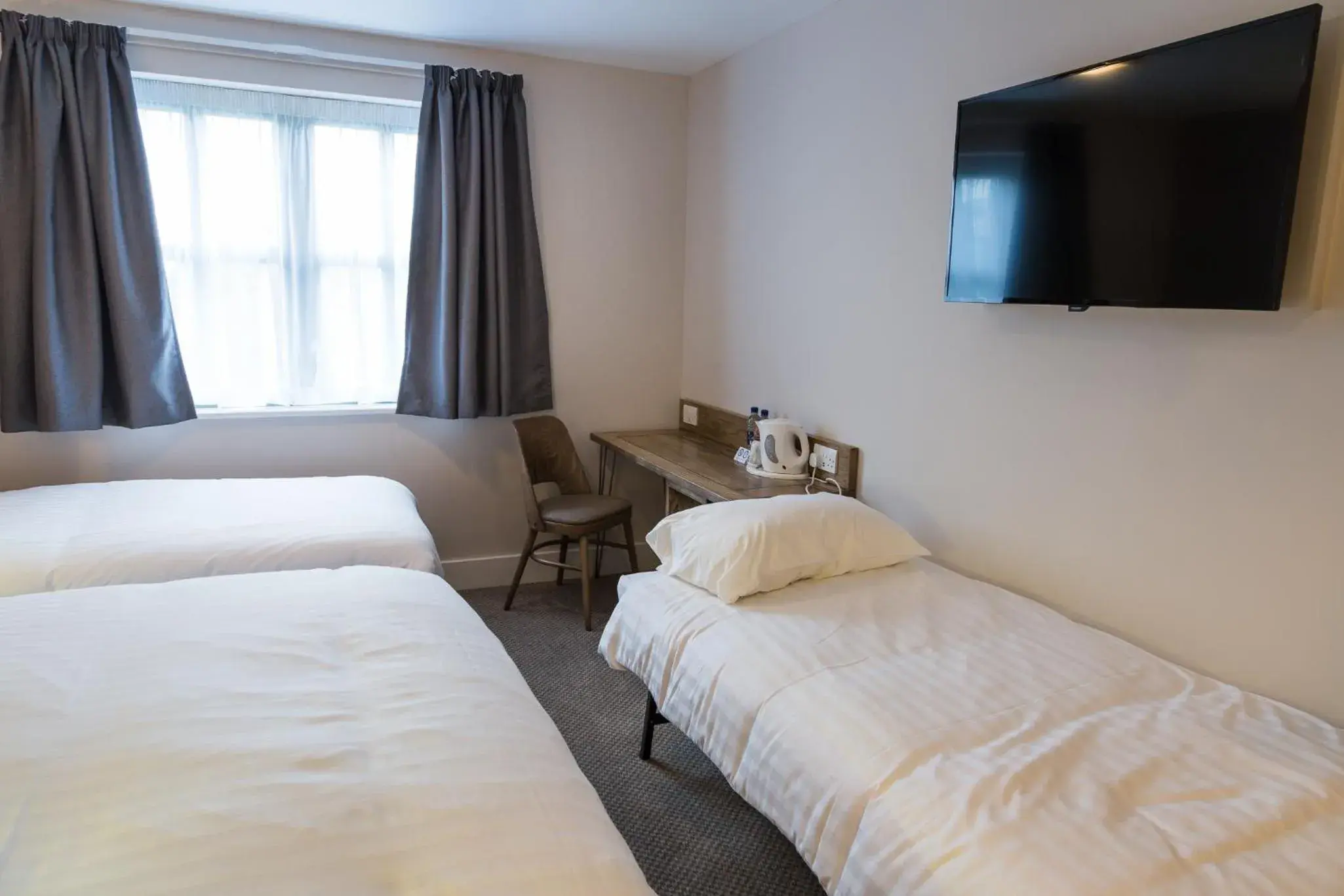 Bedroom, Bed in Spread Eagle, Gailey by Marston's Inns Bedroom, Bed in Spread Eagle, Gailey by Marston's Inns