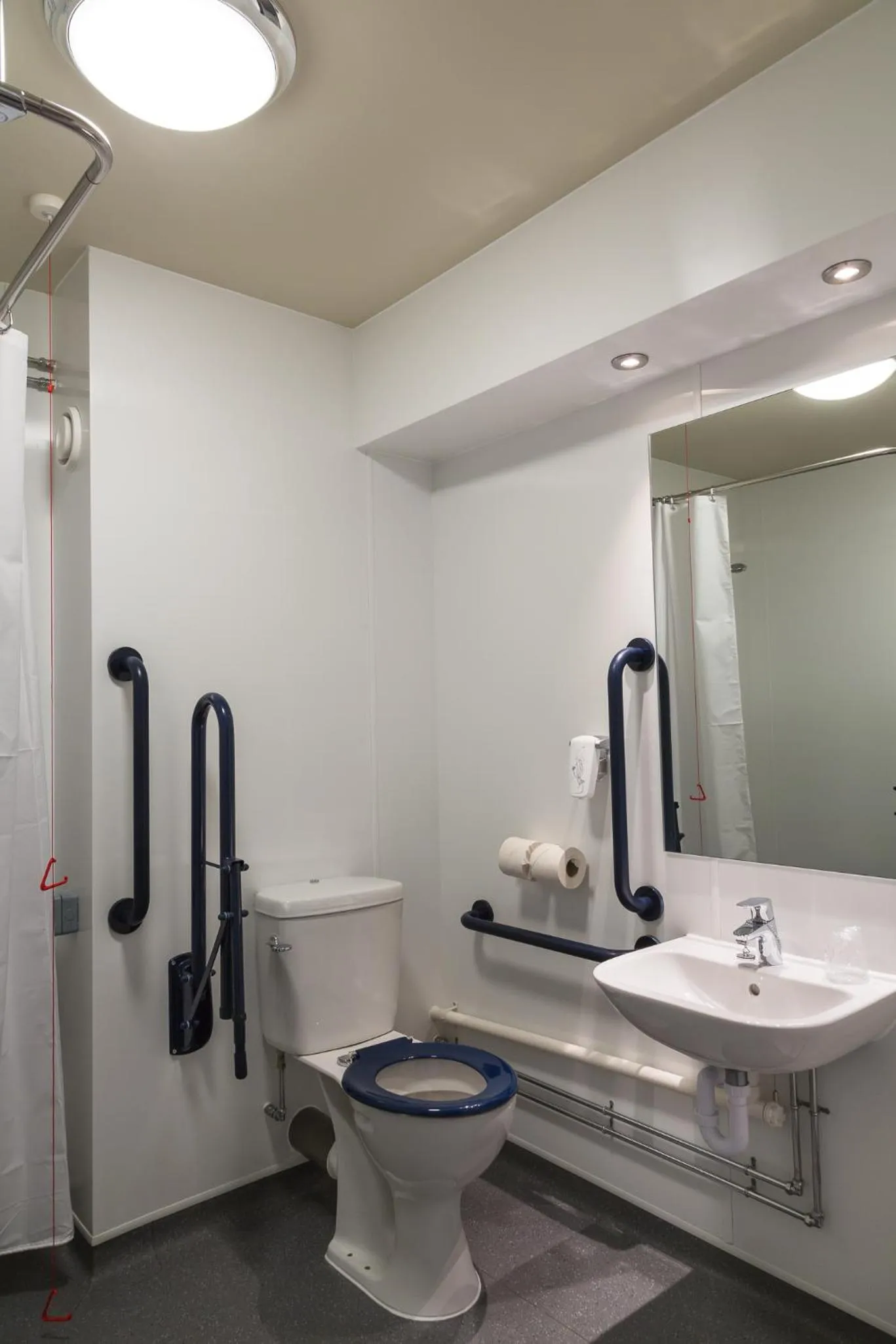 Bathroom in Spread Eagle, Gailey by Marston's Inns