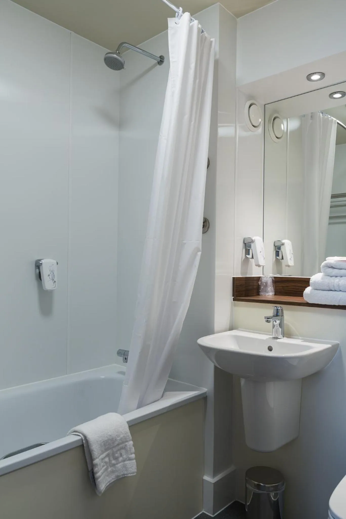 Bathroom in Spread Eagle, Gailey by Marston's Inns