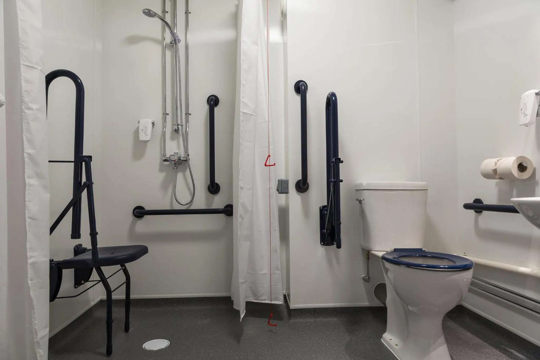 Bathroom in Spread Eagle, Gailey by Marston's Inns