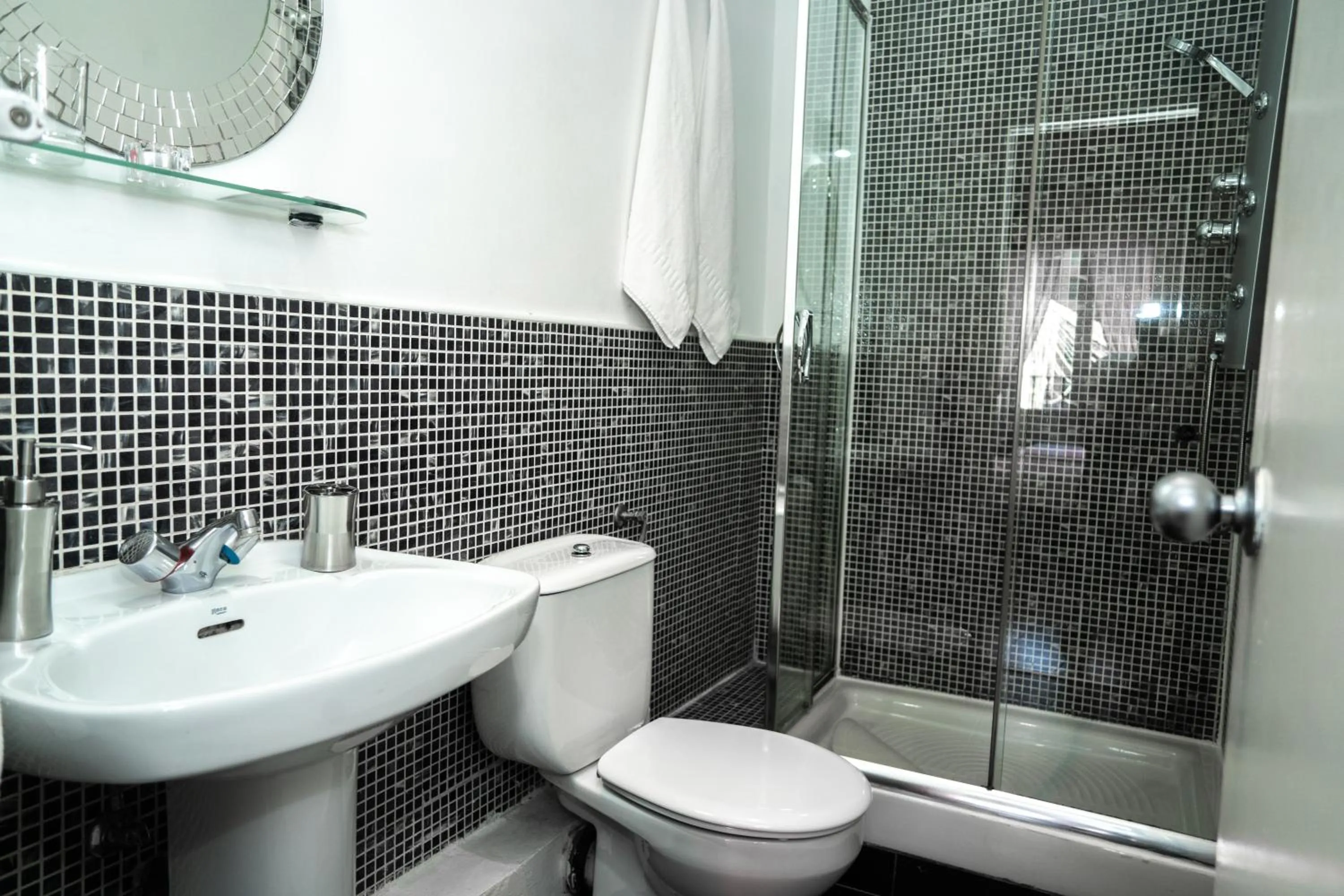 Bathroom in Hostal Gala Madrid