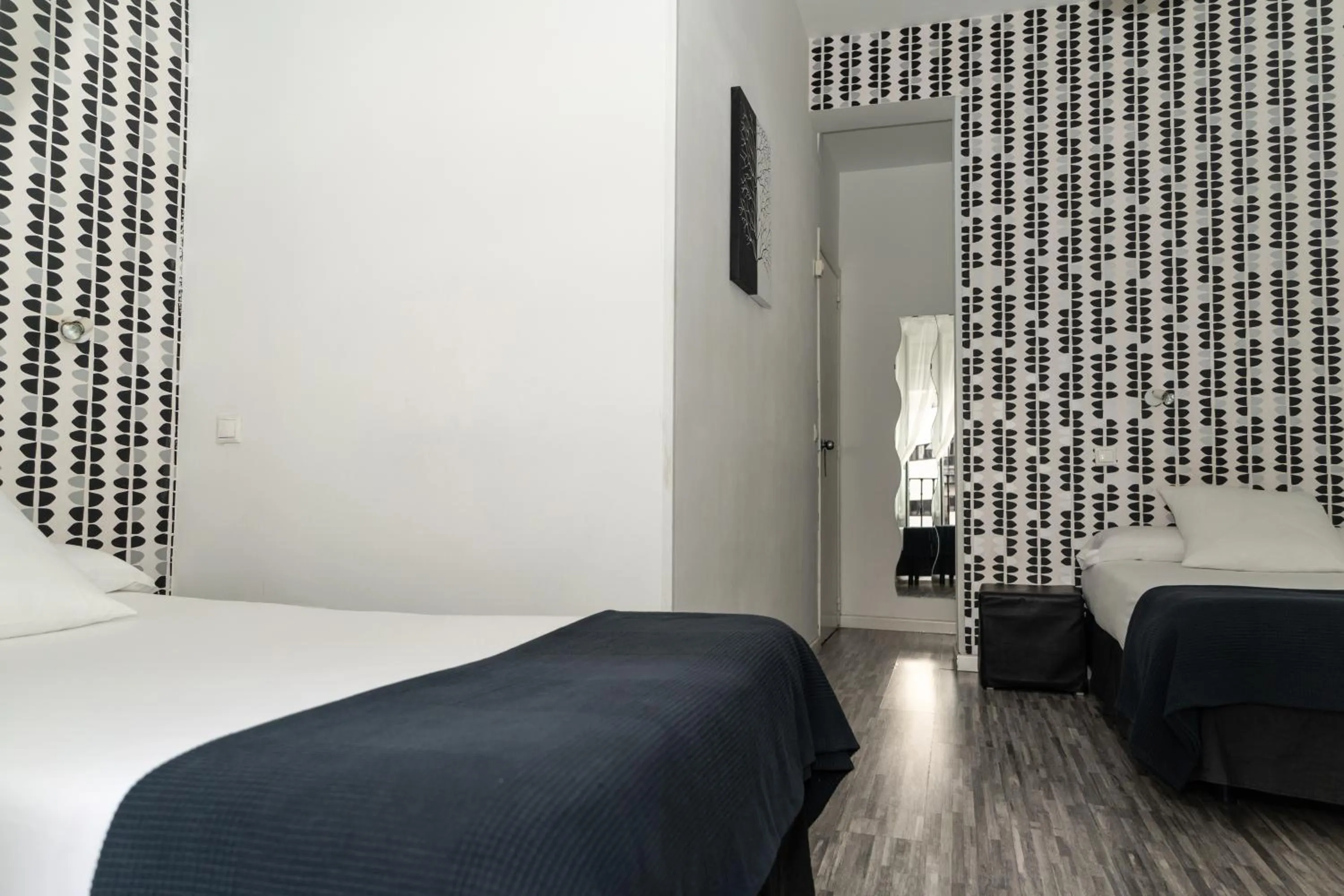 Photo of the whole room in Hostal Gala Madrid