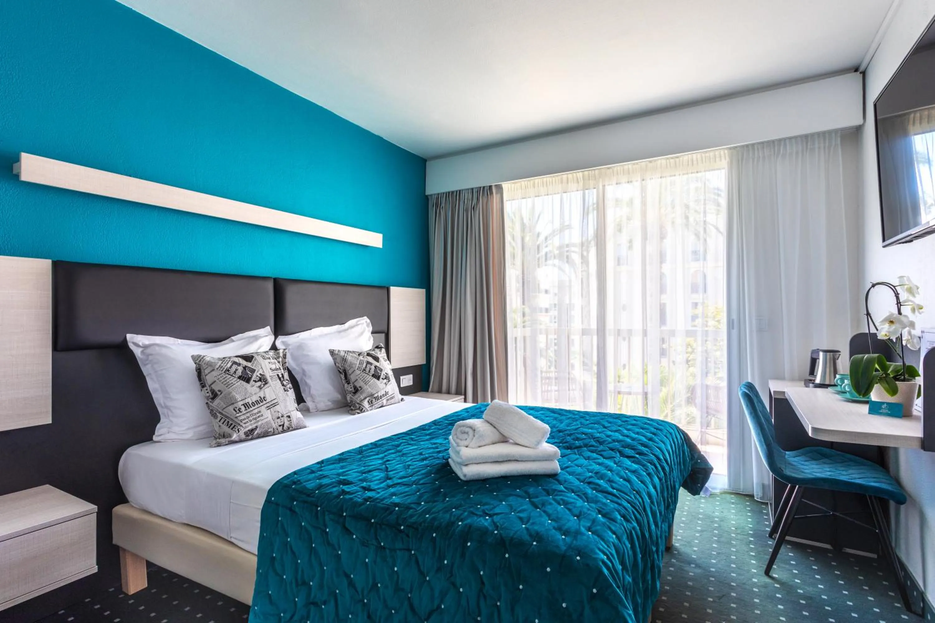 Bed in Hôtel Jardin Croisette