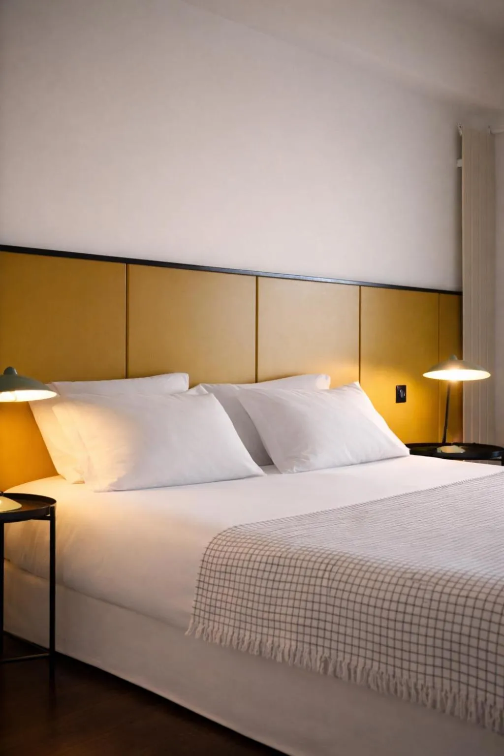 Bed in Hôtel Le Versailles