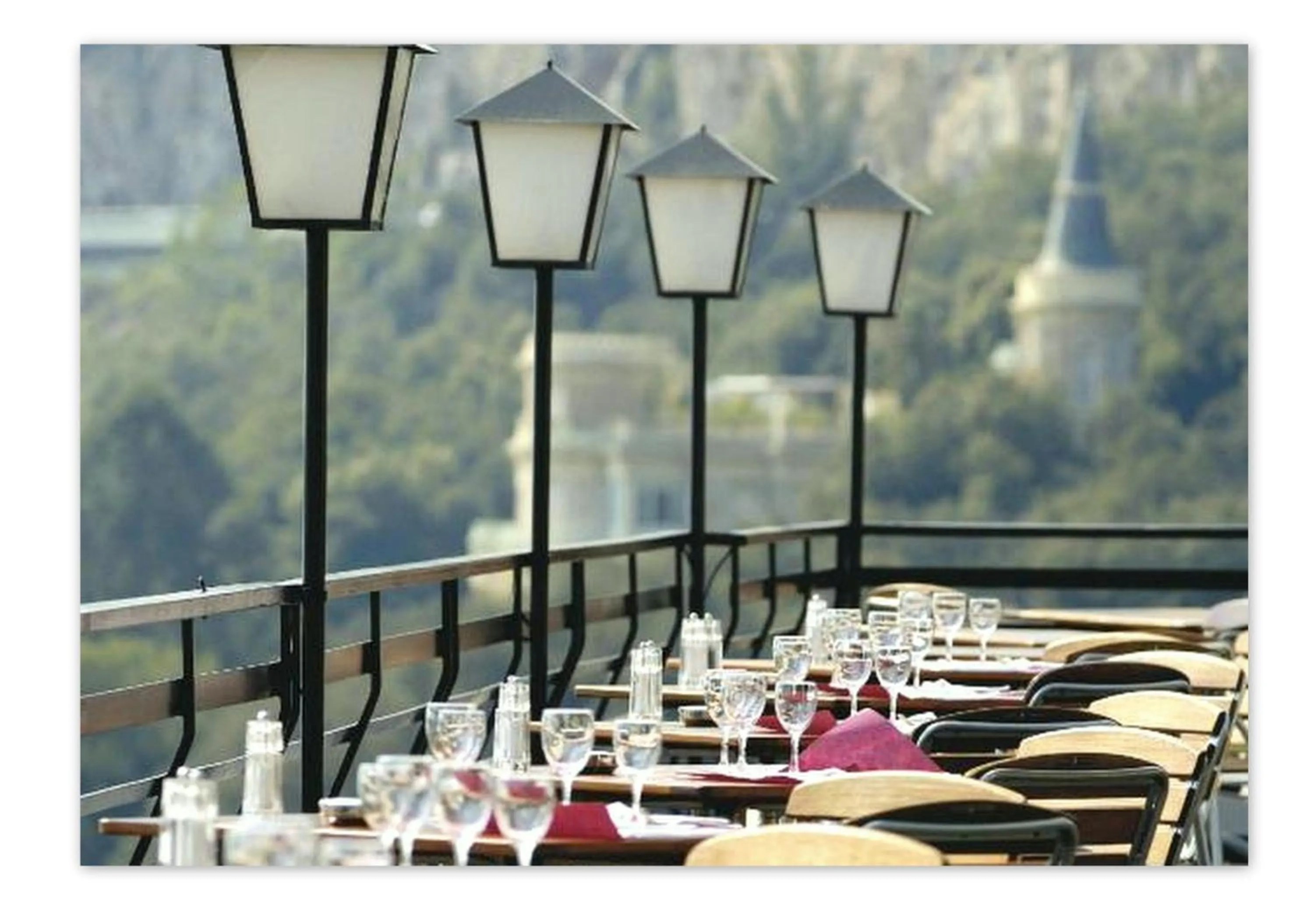 Restaurant/places to eat in Hôtel Le Versailles