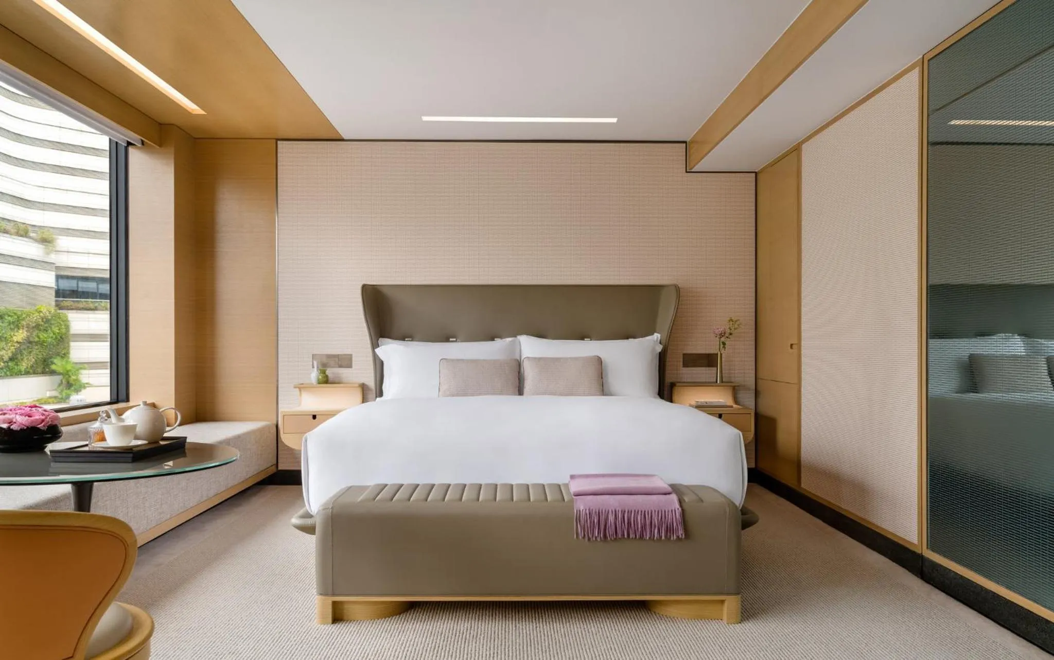 Photo of the whole room, Bed in Regent Hong Kong