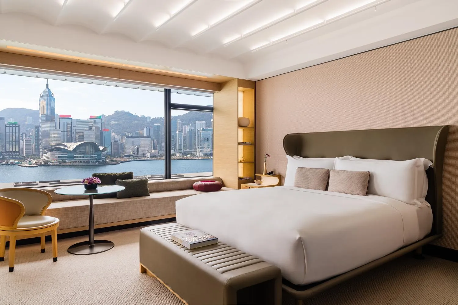 Bedroom, Bed in Regent Hong Kong