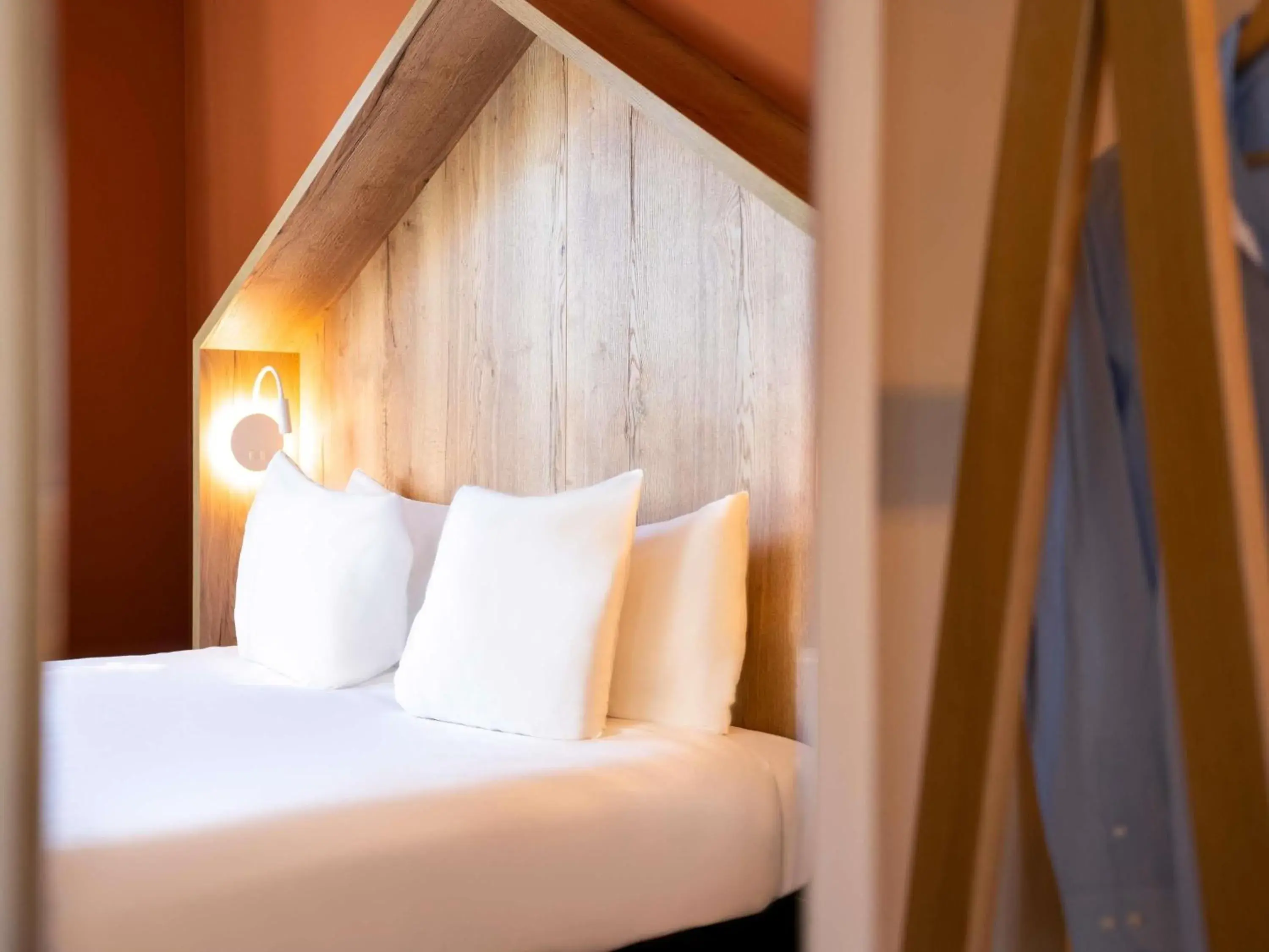 Bedroom, Bed in ibis Styles Chatenay Malabry Paris Sud Bedroom, Bed in ibis Styles Chatenay Malabry Paris Sud