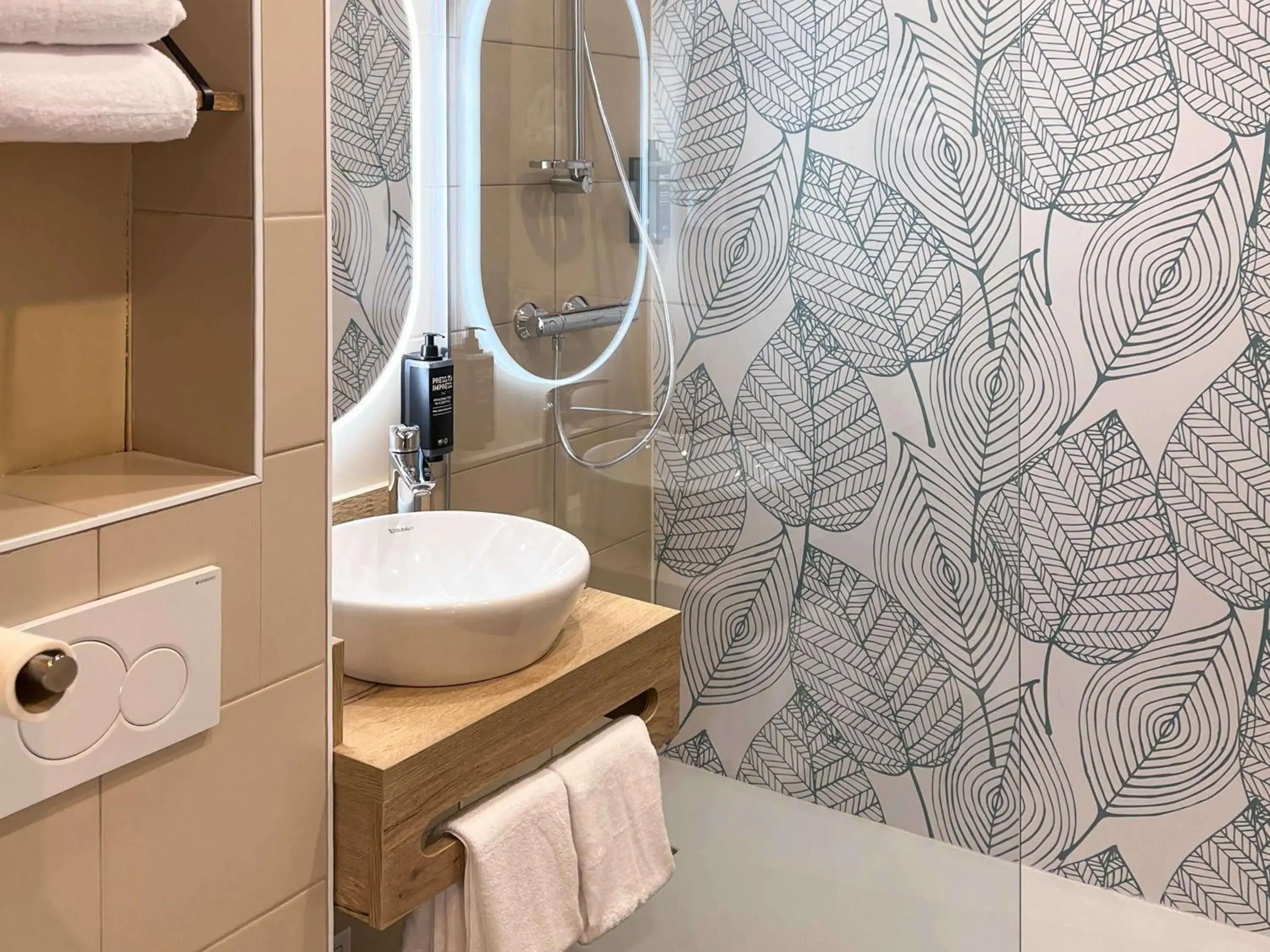 Bathroom in ibis Styles Chatenay Malabry Paris Sud Bathroom in ibis Styles Chatenay Malabry Paris Sud