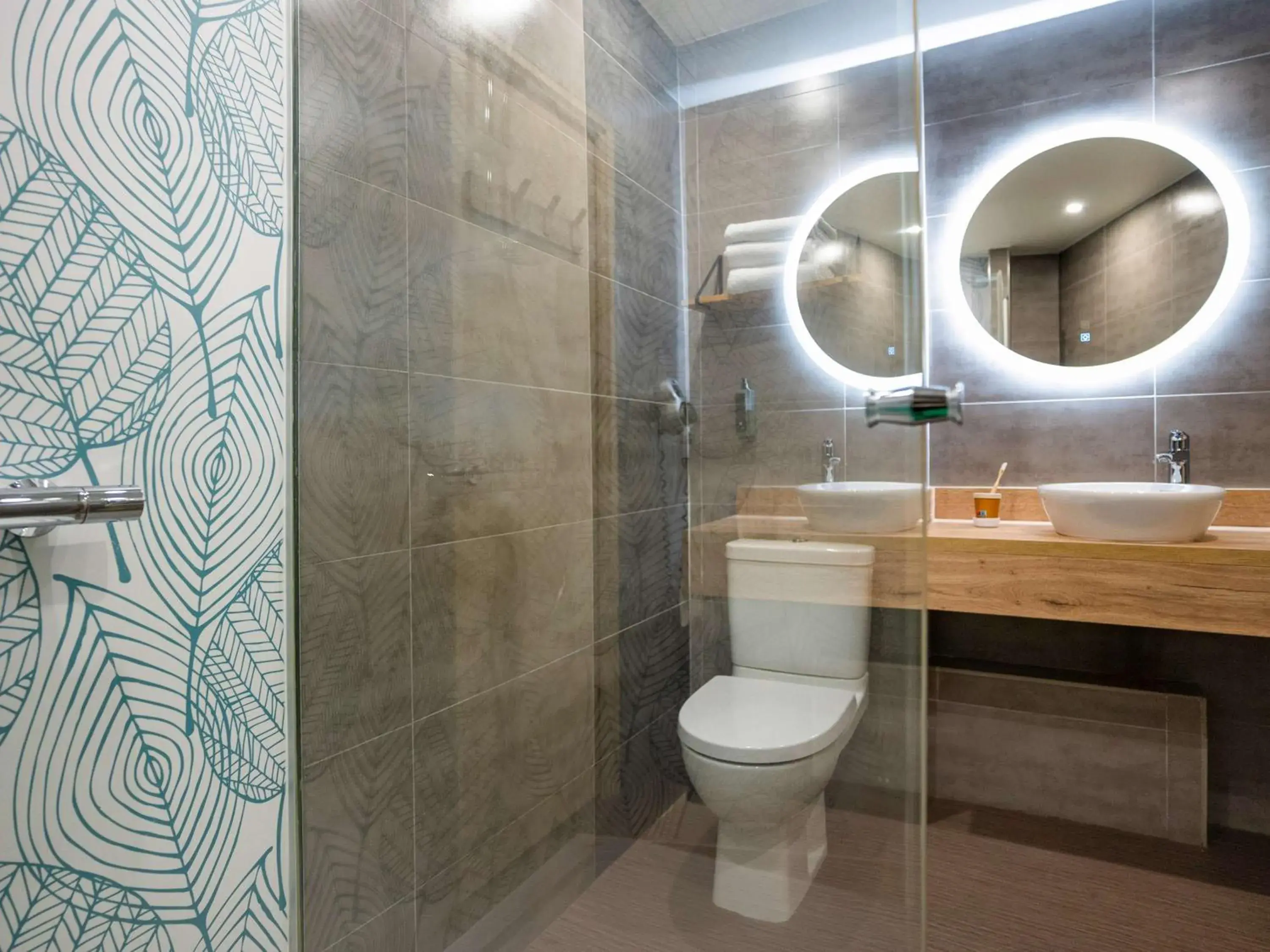 Bathroom in ibis Styles Chatenay Malabry Paris Sud Bathroom in ibis Styles Chatenay Malabry Paris Sud