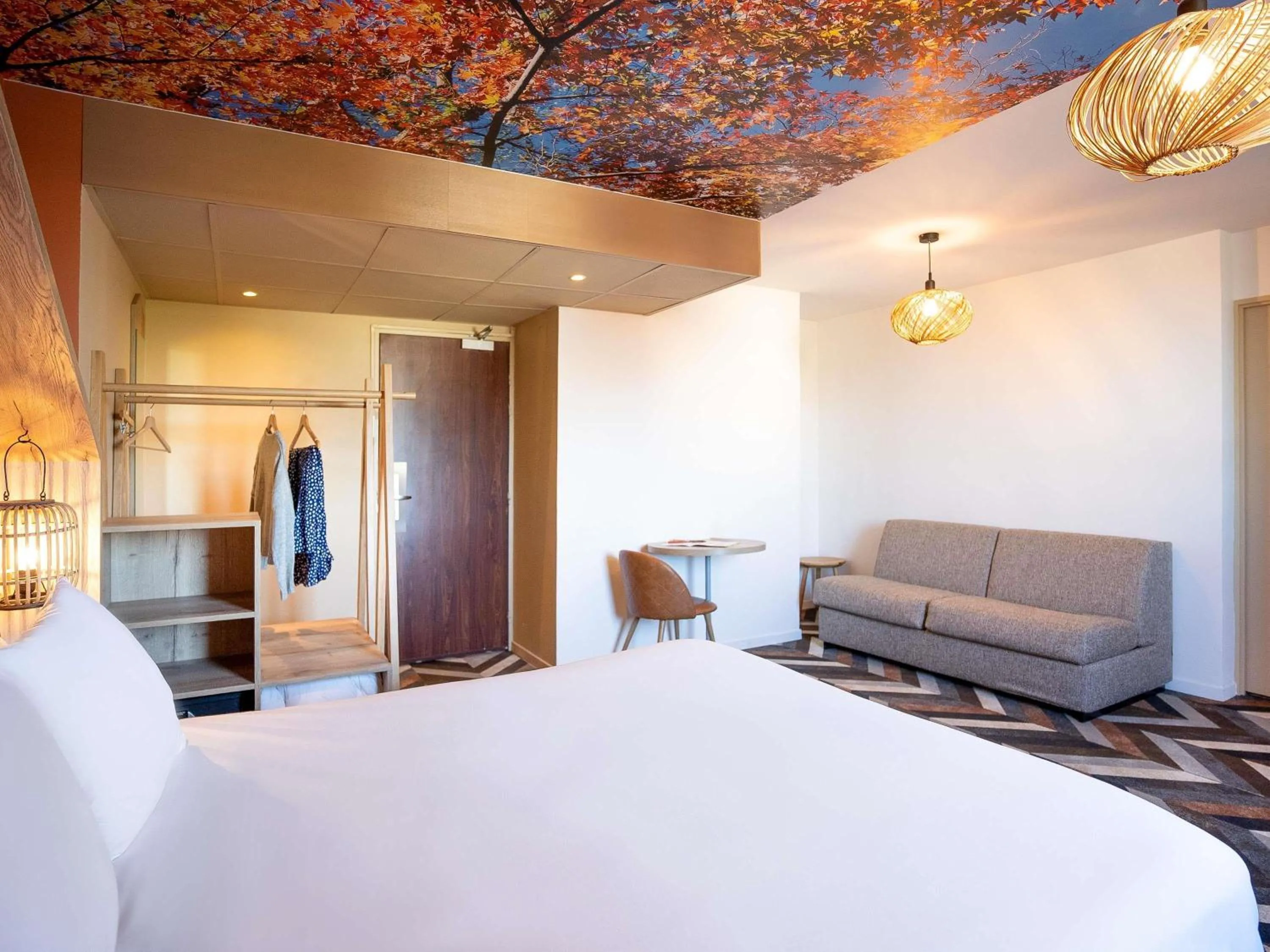 Bedroom, Bed in ibis Styles Chatenay Malabry Paris Sud