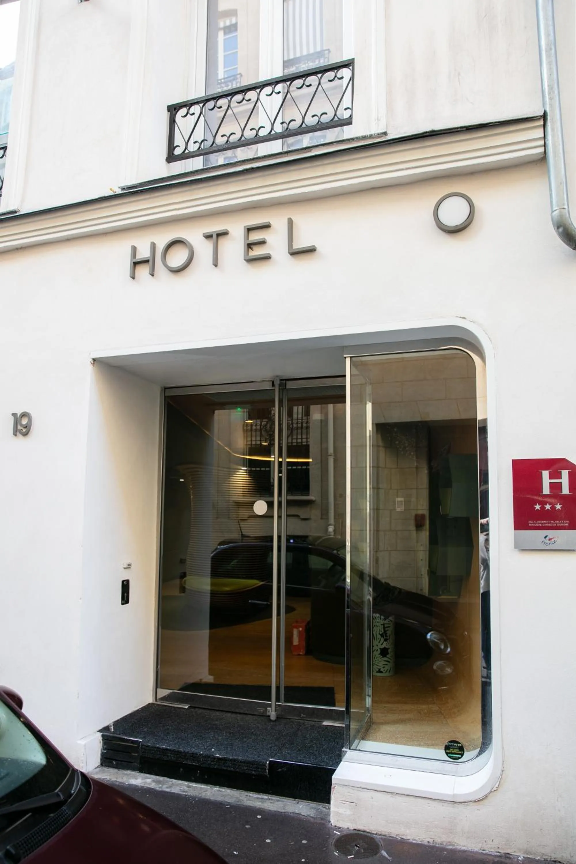 Property building in Hôtel Odyssey