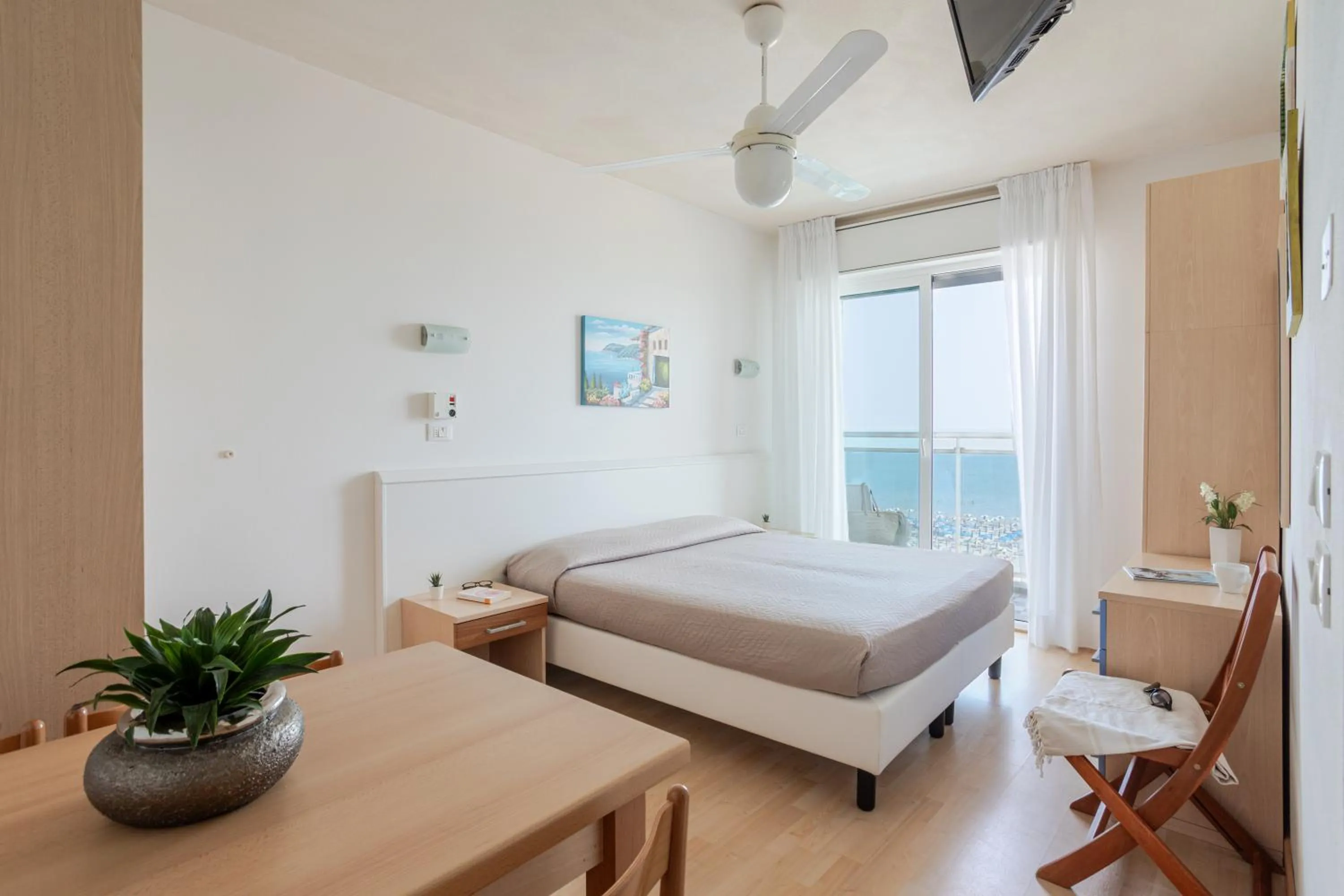 Photo of the whole room, Bed in Hotel La Brezza frontemare