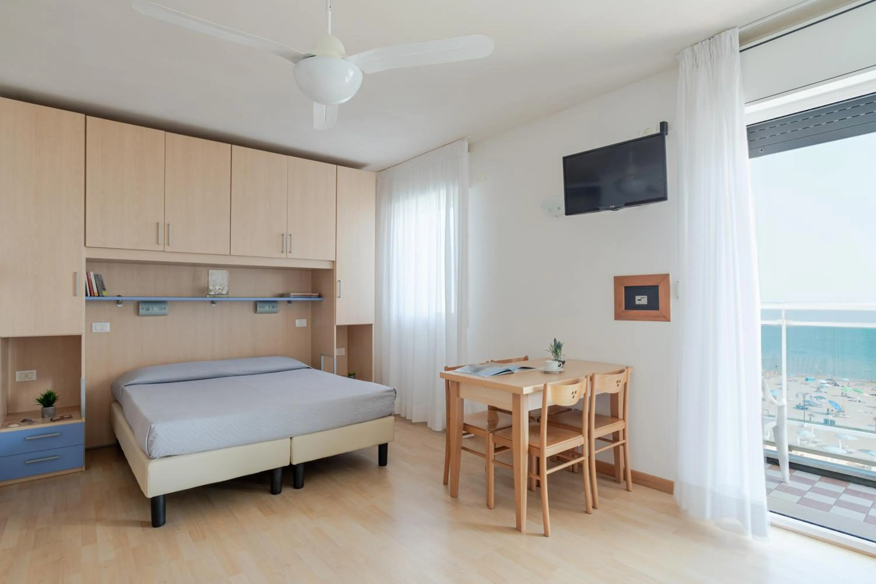 Photo of the whole room, Bed in Hotel La Brezza frontemare