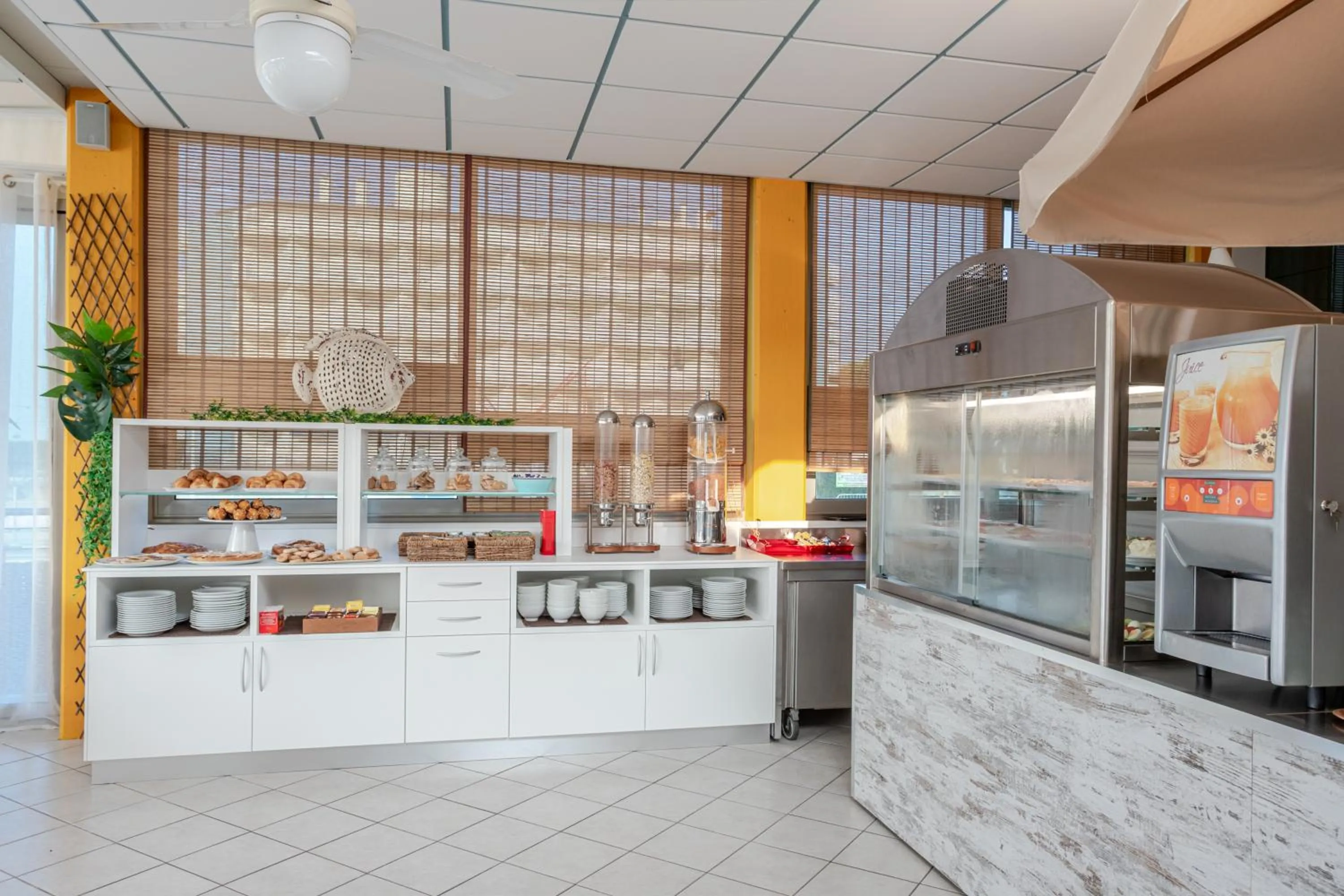 Breakfast in Hotel La Brezza frontemare