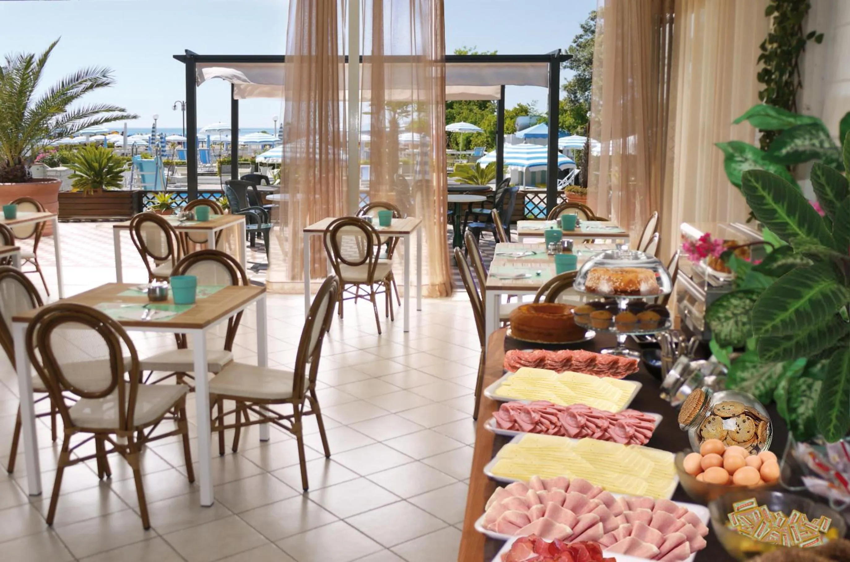 Buffet breakfast in Hotel La Brezza frontemare