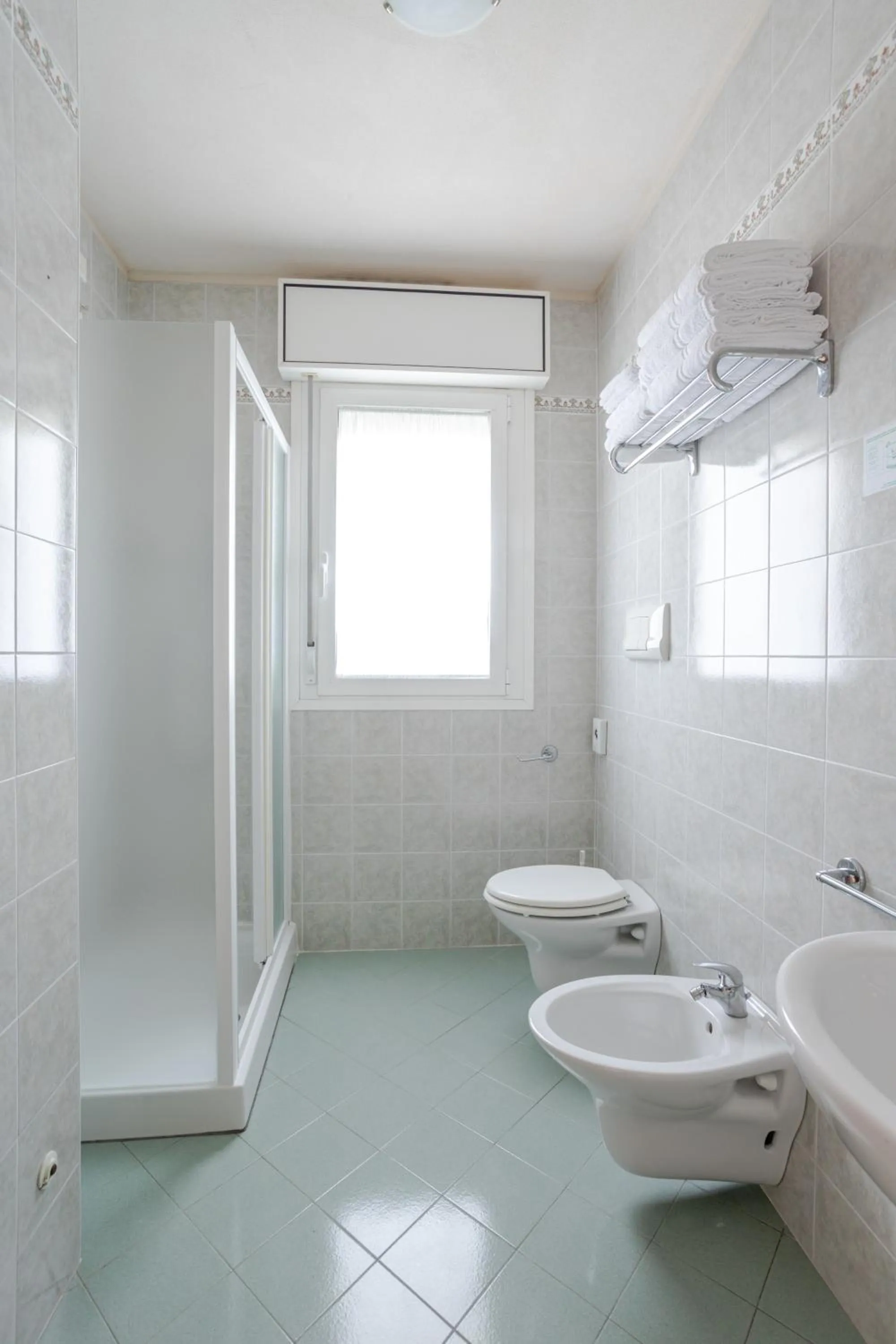 Bathroom in Hotel La Brezza frontemare