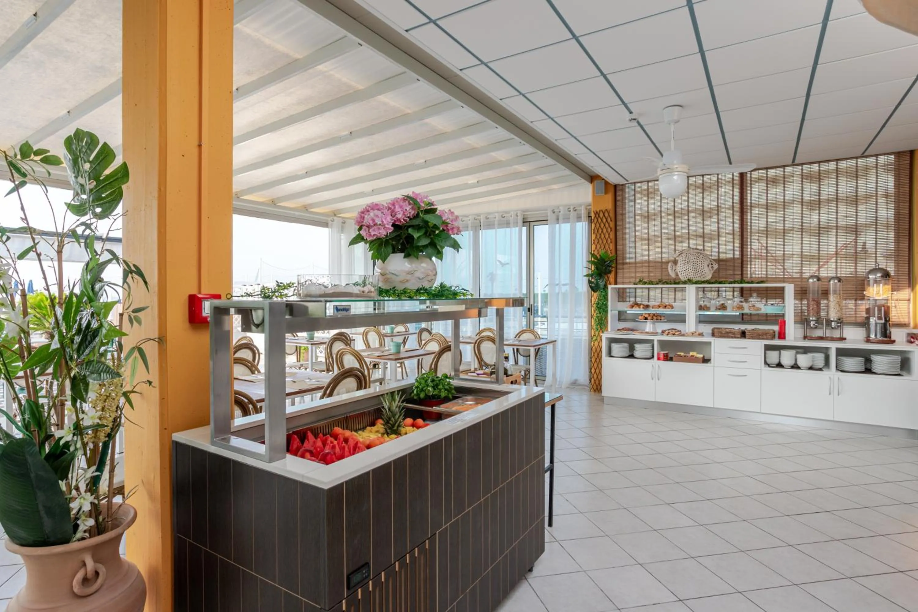 Breakfast in Hotel La Brezza frontemare