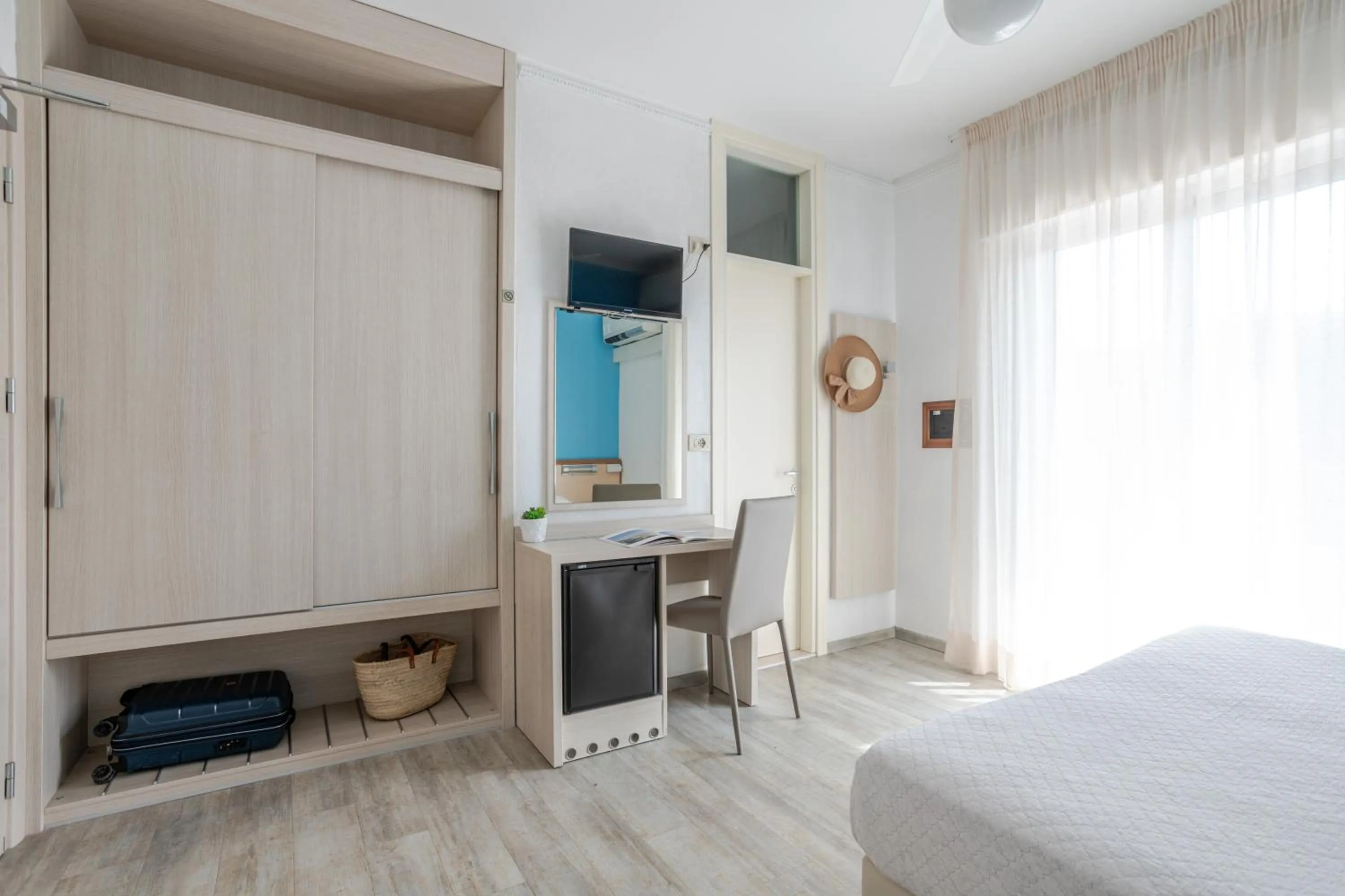 Bedroom, Bed in Hotel La Brezza frontemare