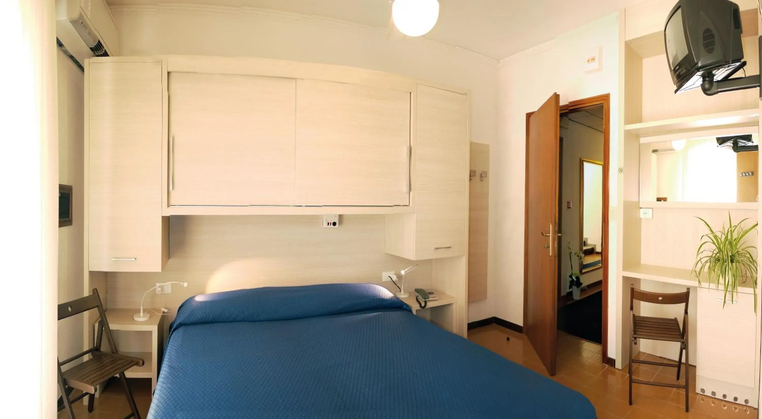 Bedroom, Bed in Hotel La Brezza