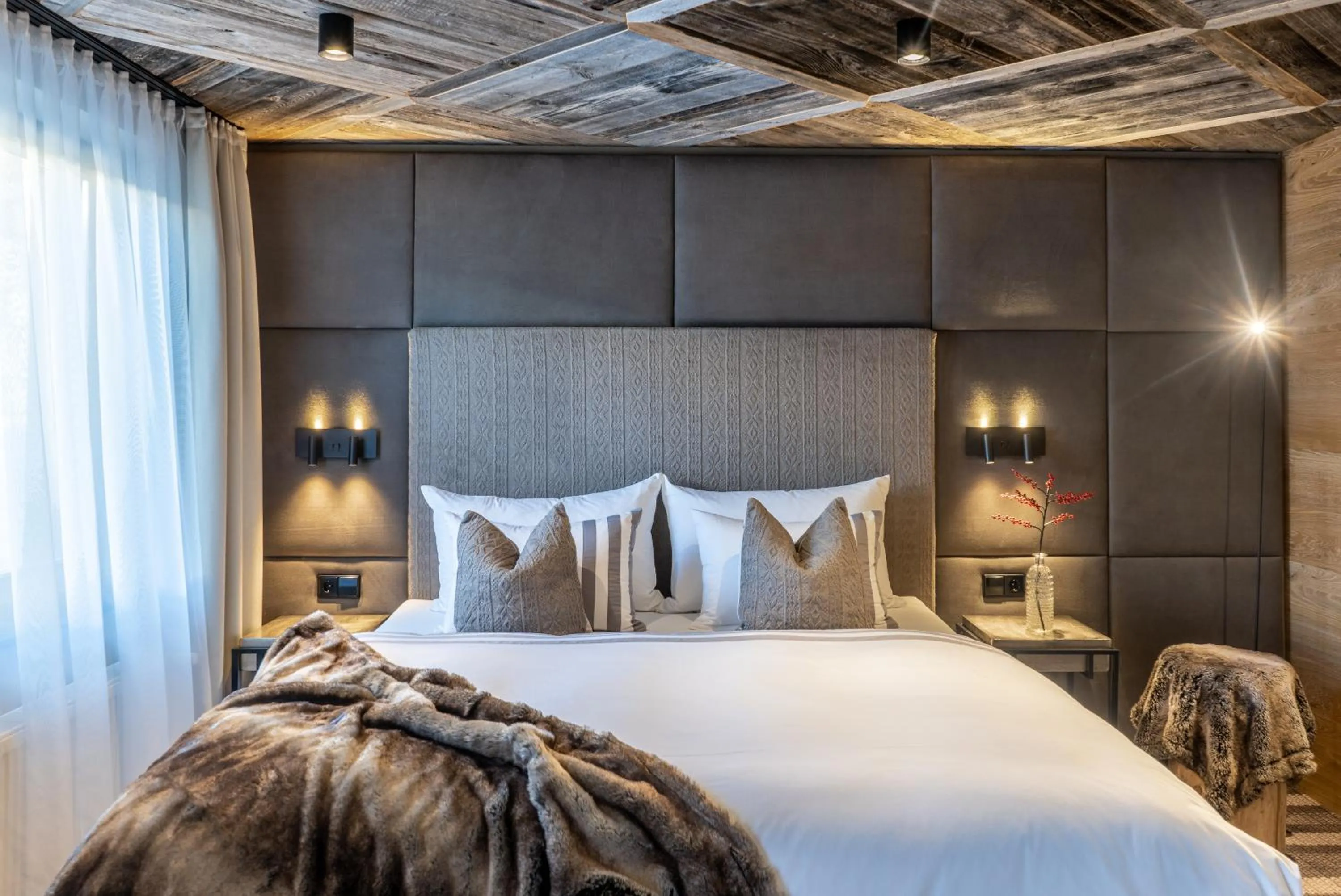 Photo of the whole room, Bed in Das Kohlmayr Superior