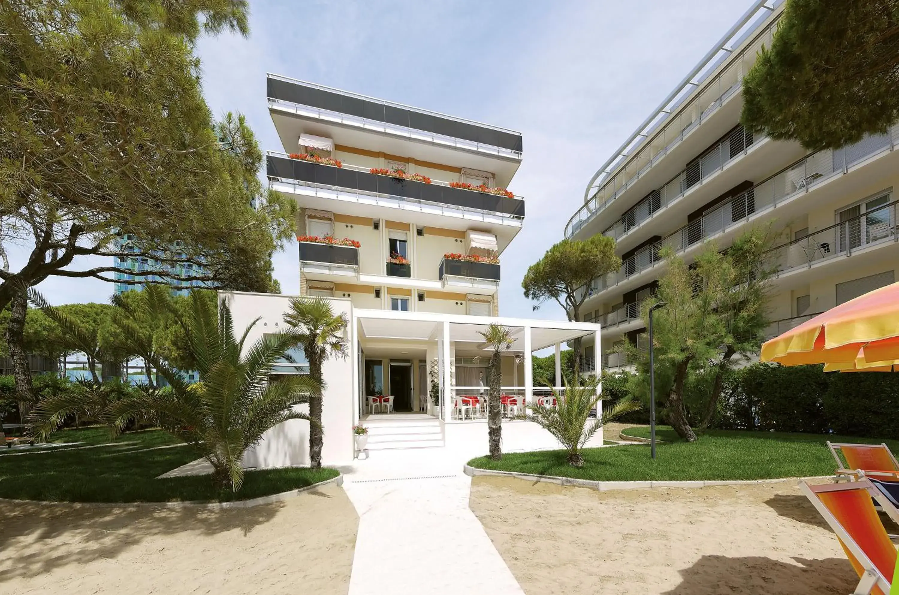 Restaurant/places to eat, Property Building in Hotel Bertha Fronte Mare