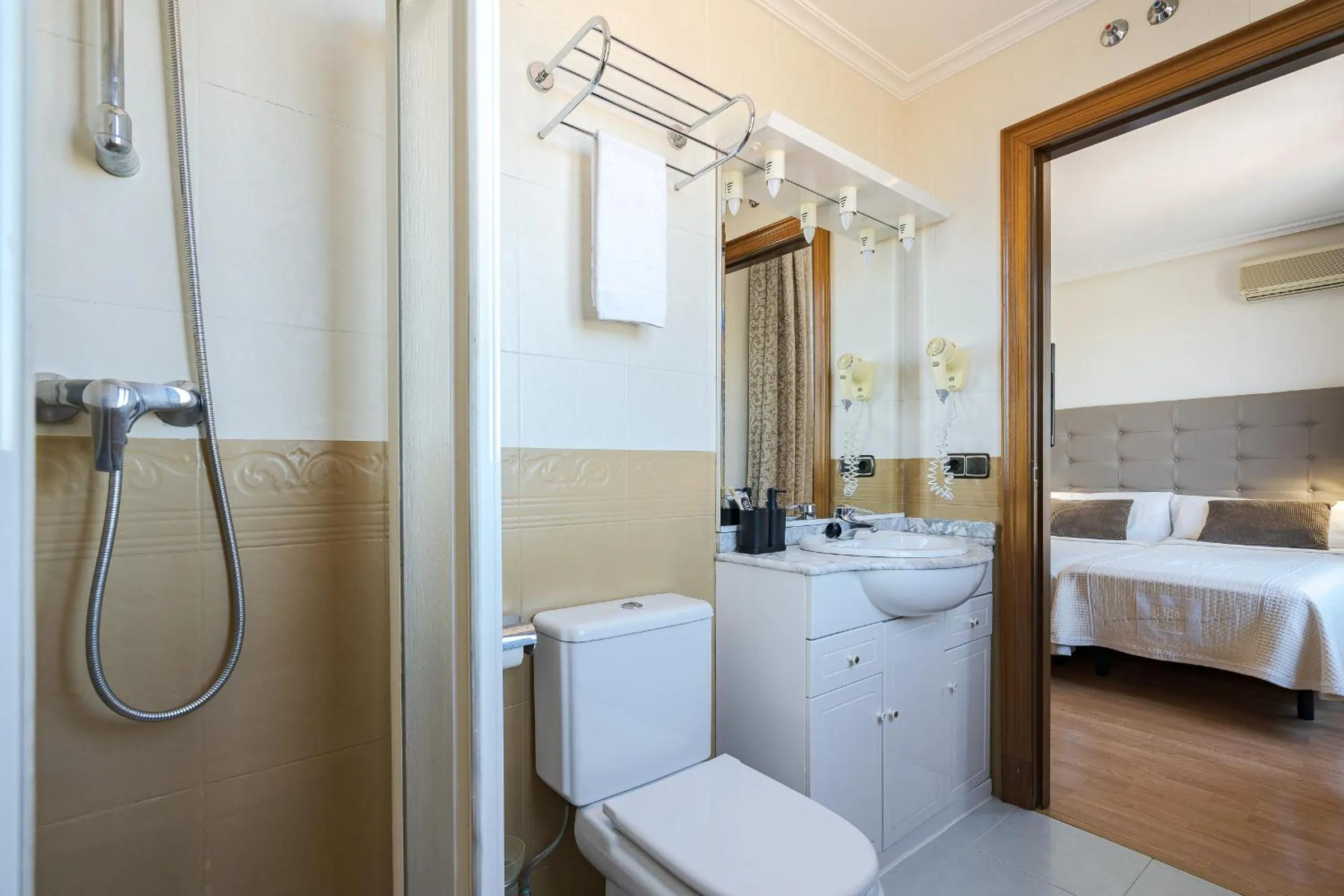 Bathroom in Hotel Eurowest