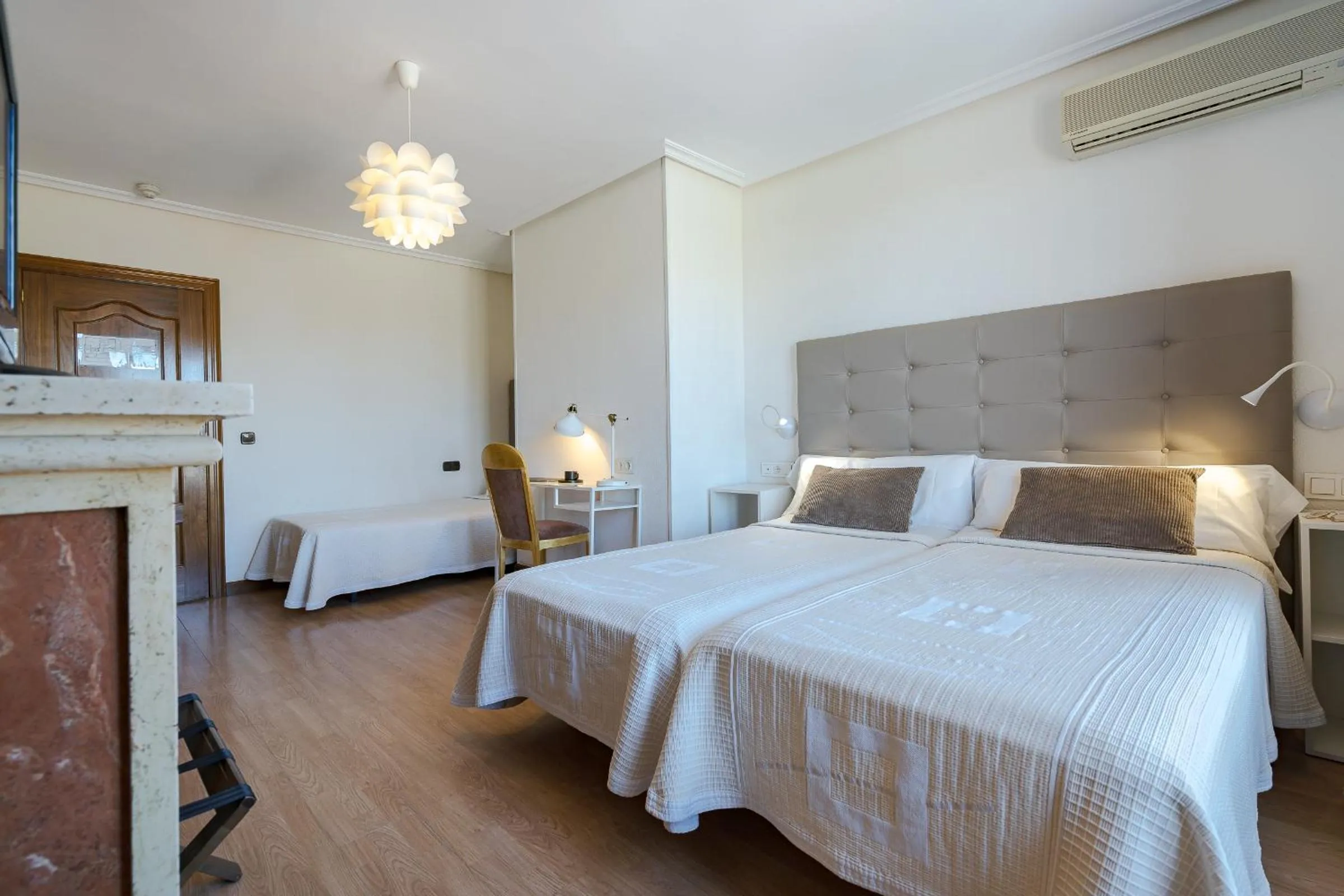 Bedroom, Bed in Hotel Eurowest