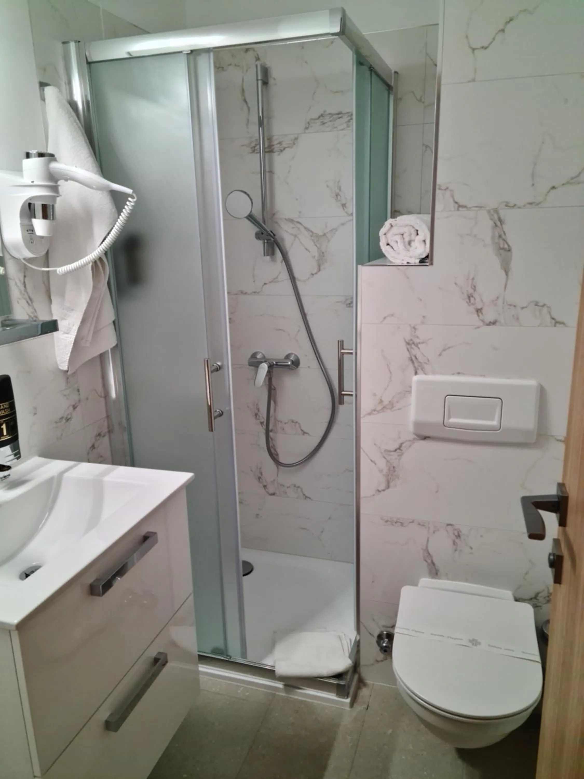 Bathroom in Hotel Adria