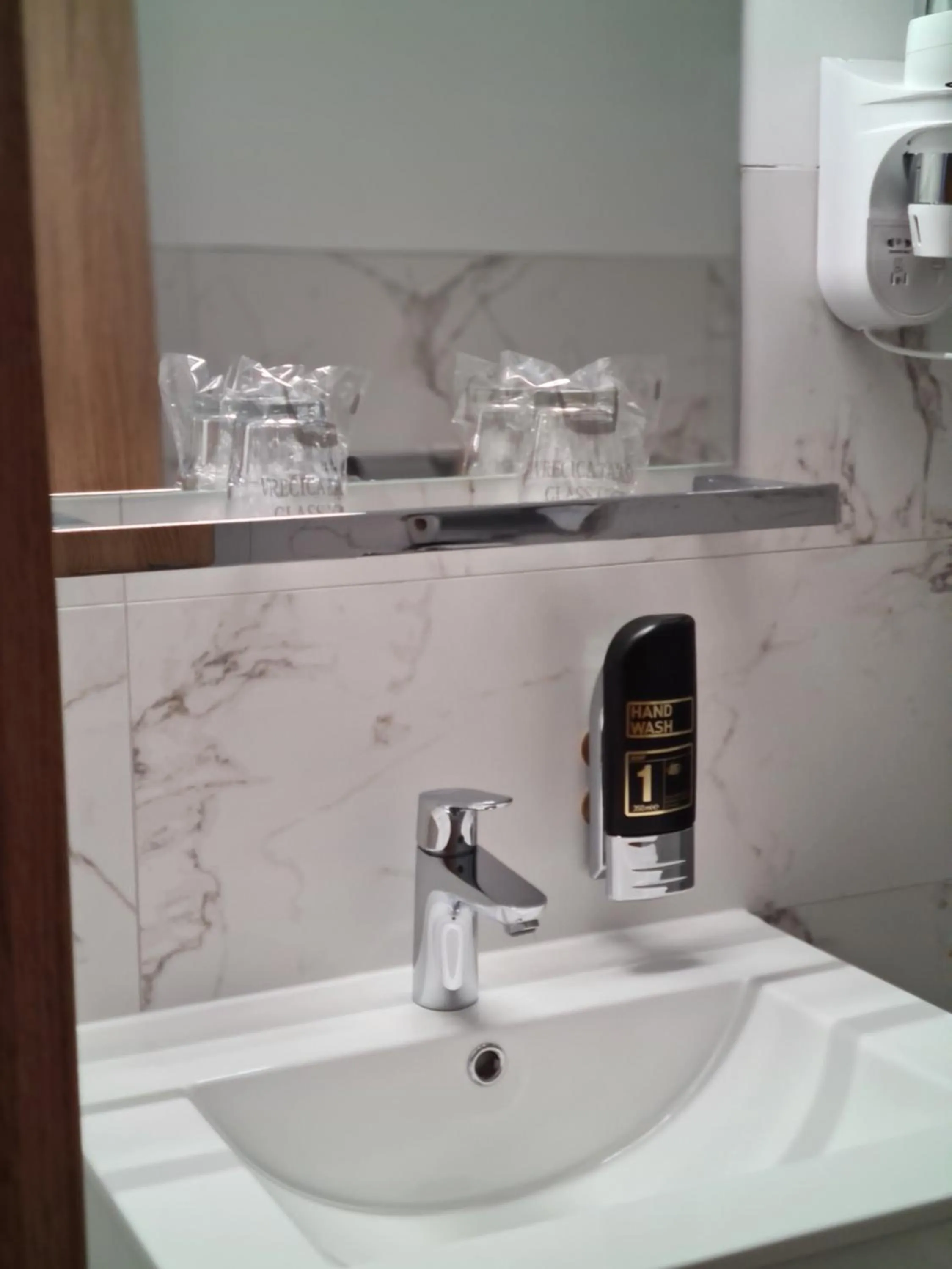 Bathroom in Hotel Adria