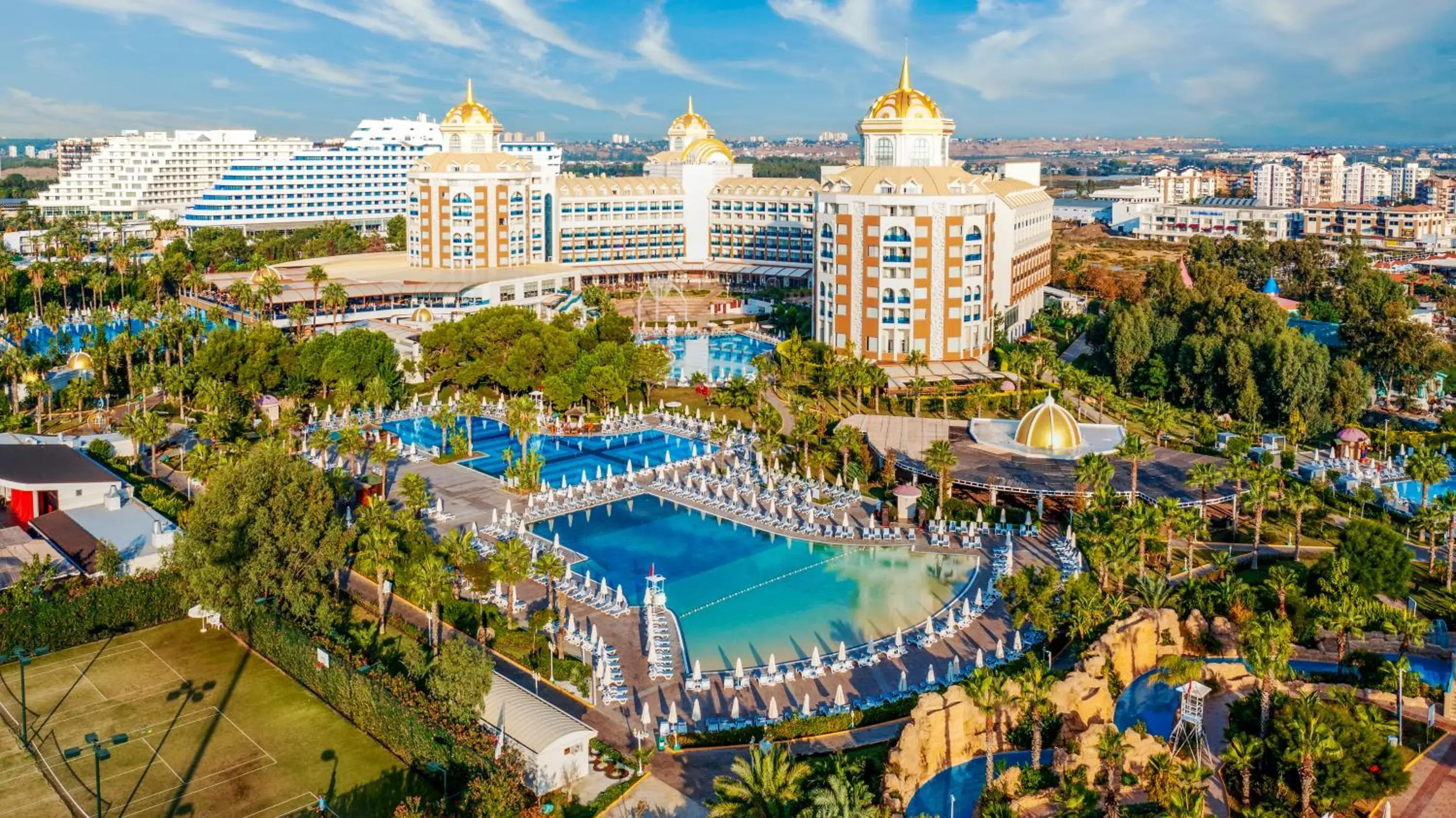 Property building, Bird's-eye View in Delphin BE Grand Resort