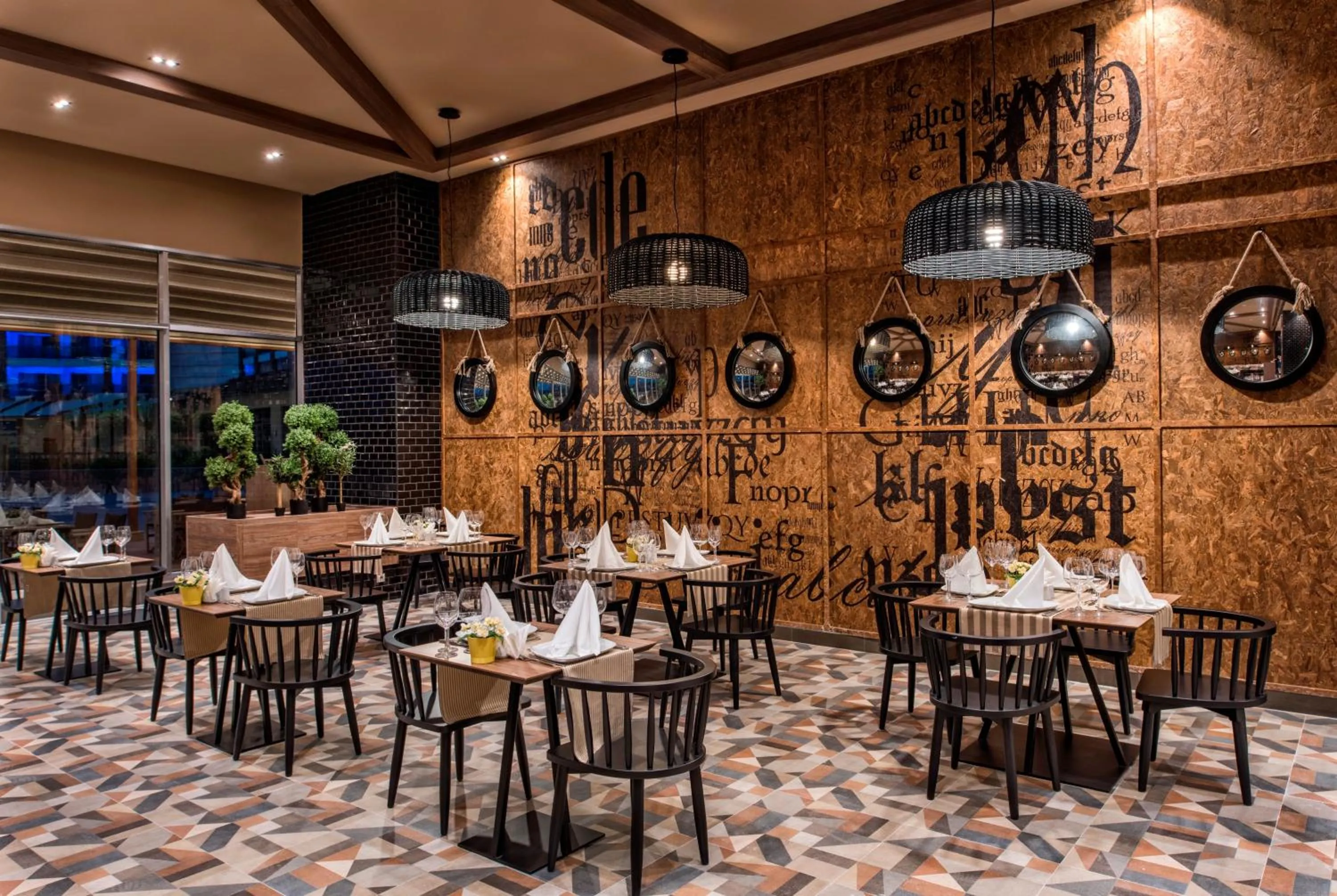 Restaurant/places to eat in Delphin BE Grand Resort