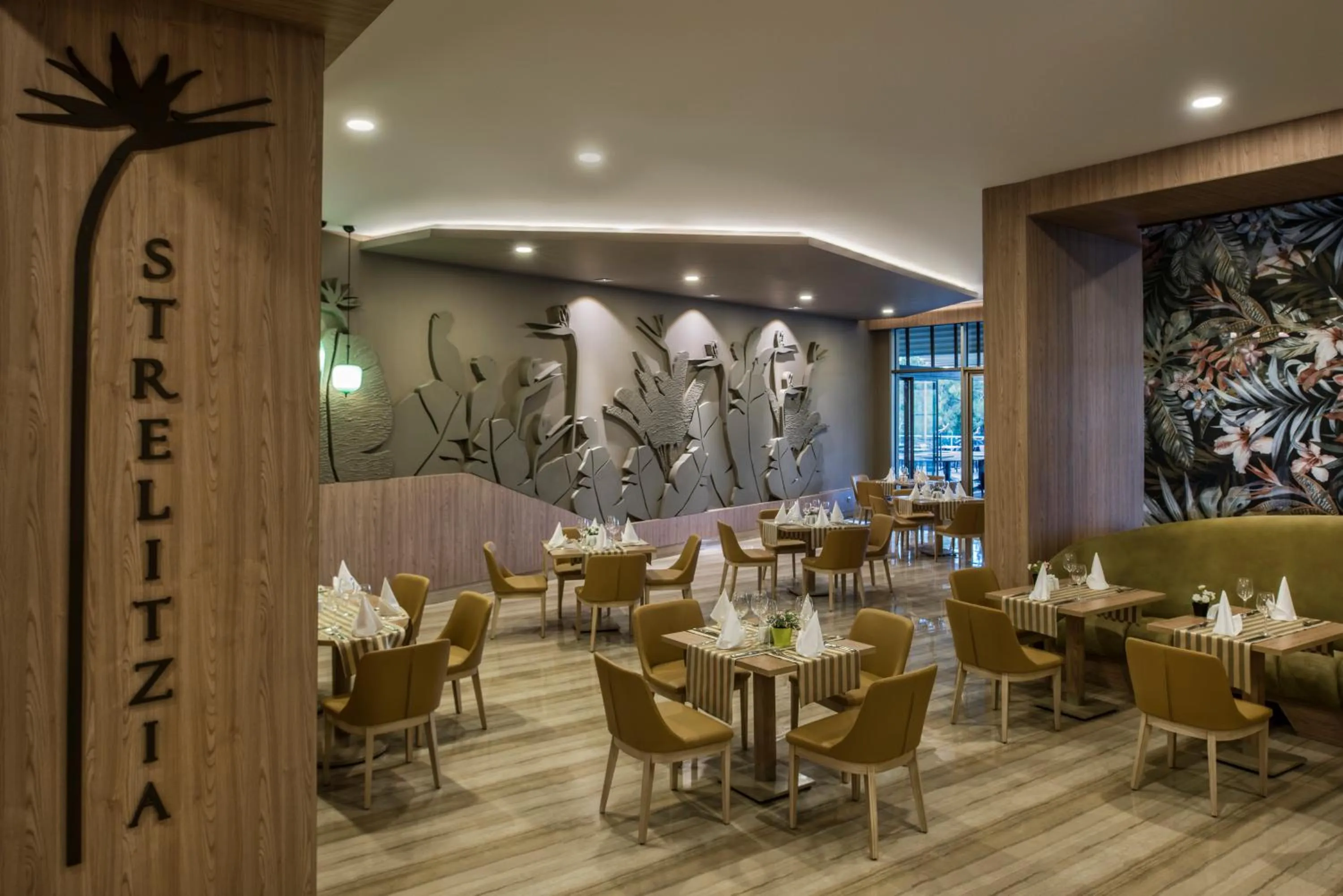 Restaurant/places to eat in Delphin BE Grand Resort