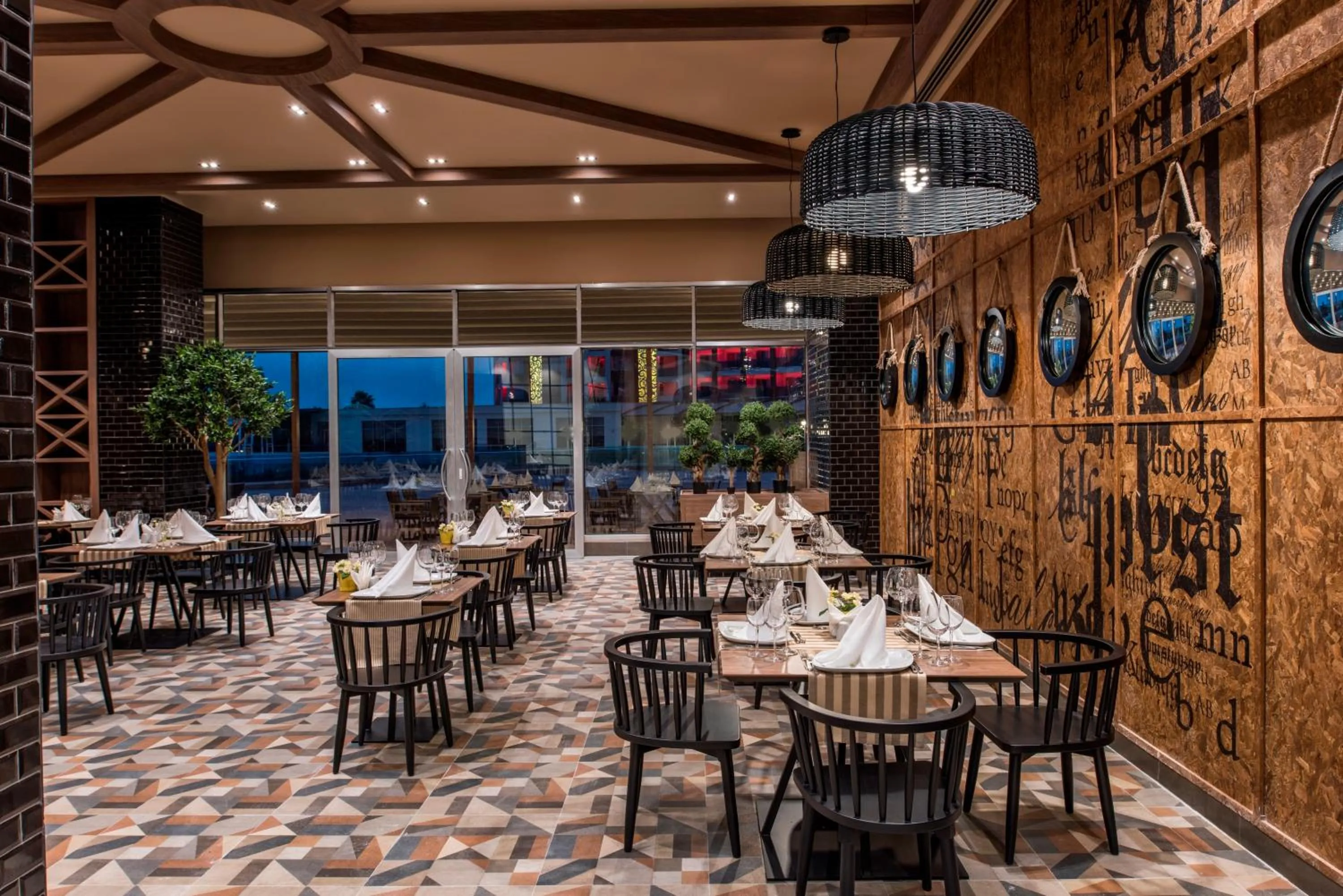 Restaurant/places to eat in Delphin BE Grand Resort